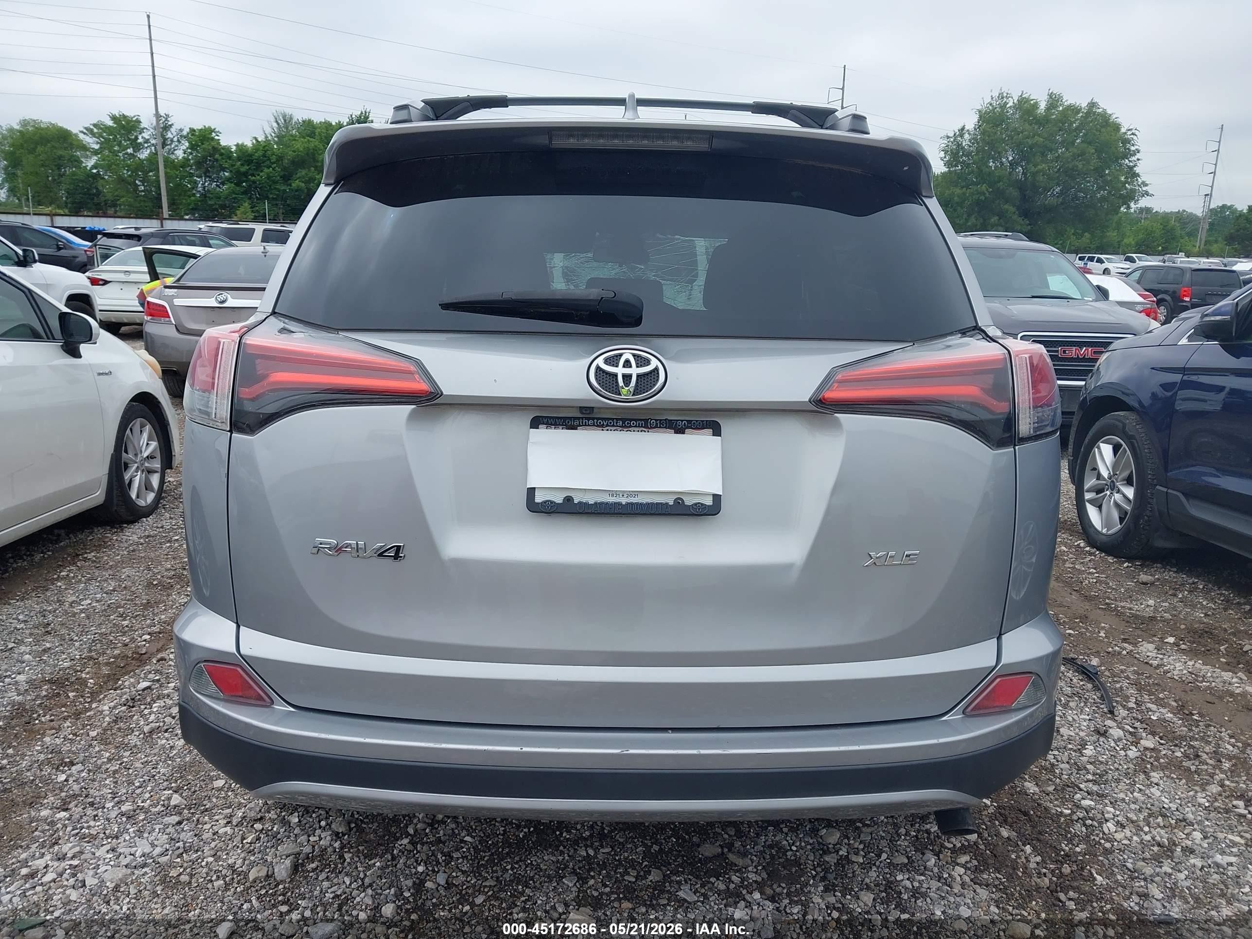 2018 Toyota Rav4 Xle Silver vin: 2T3WFREV2JW414184