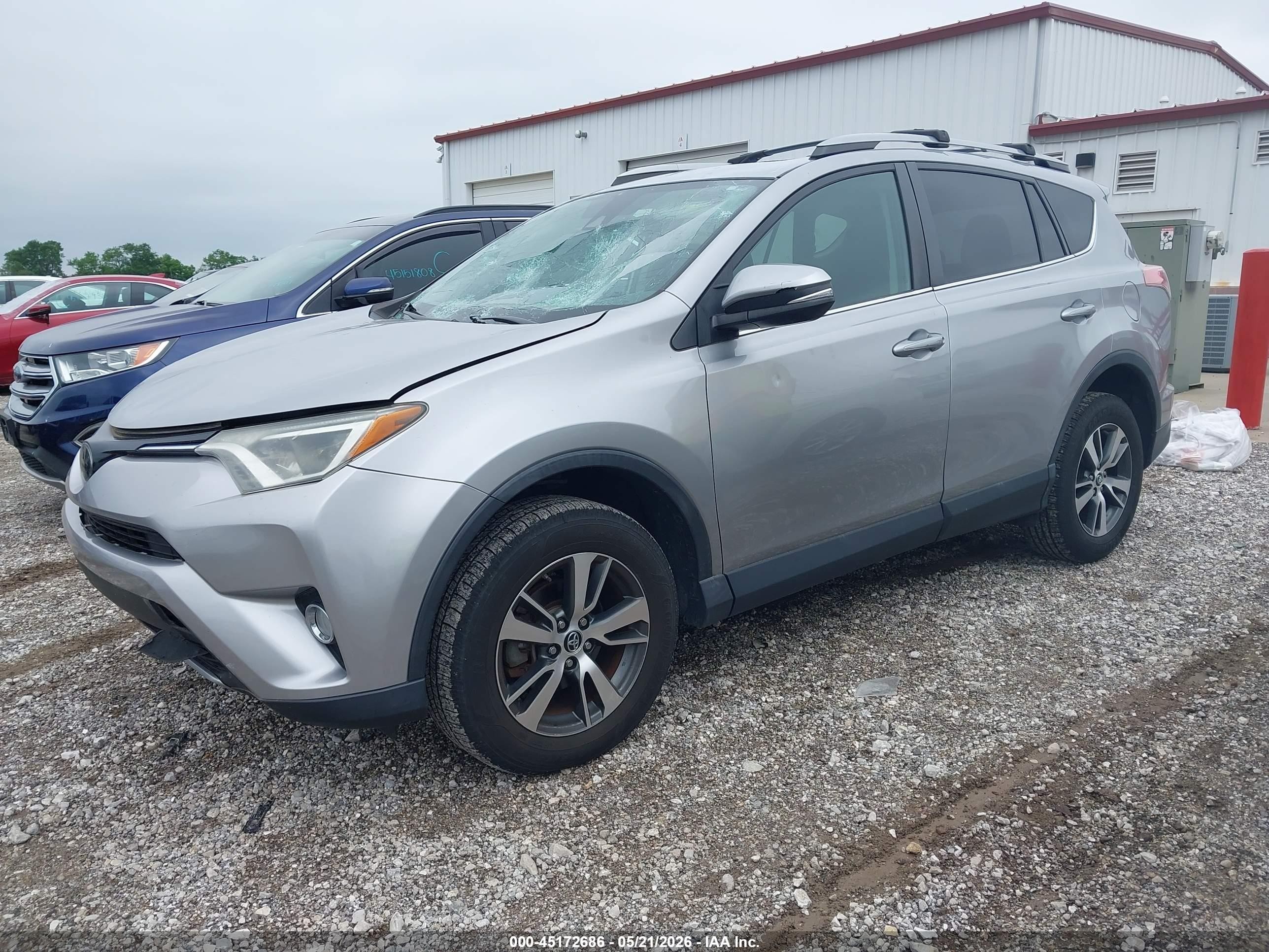 2018 Toyota Rav4 Xle Silver vin: 2T3WFREV2JW414184