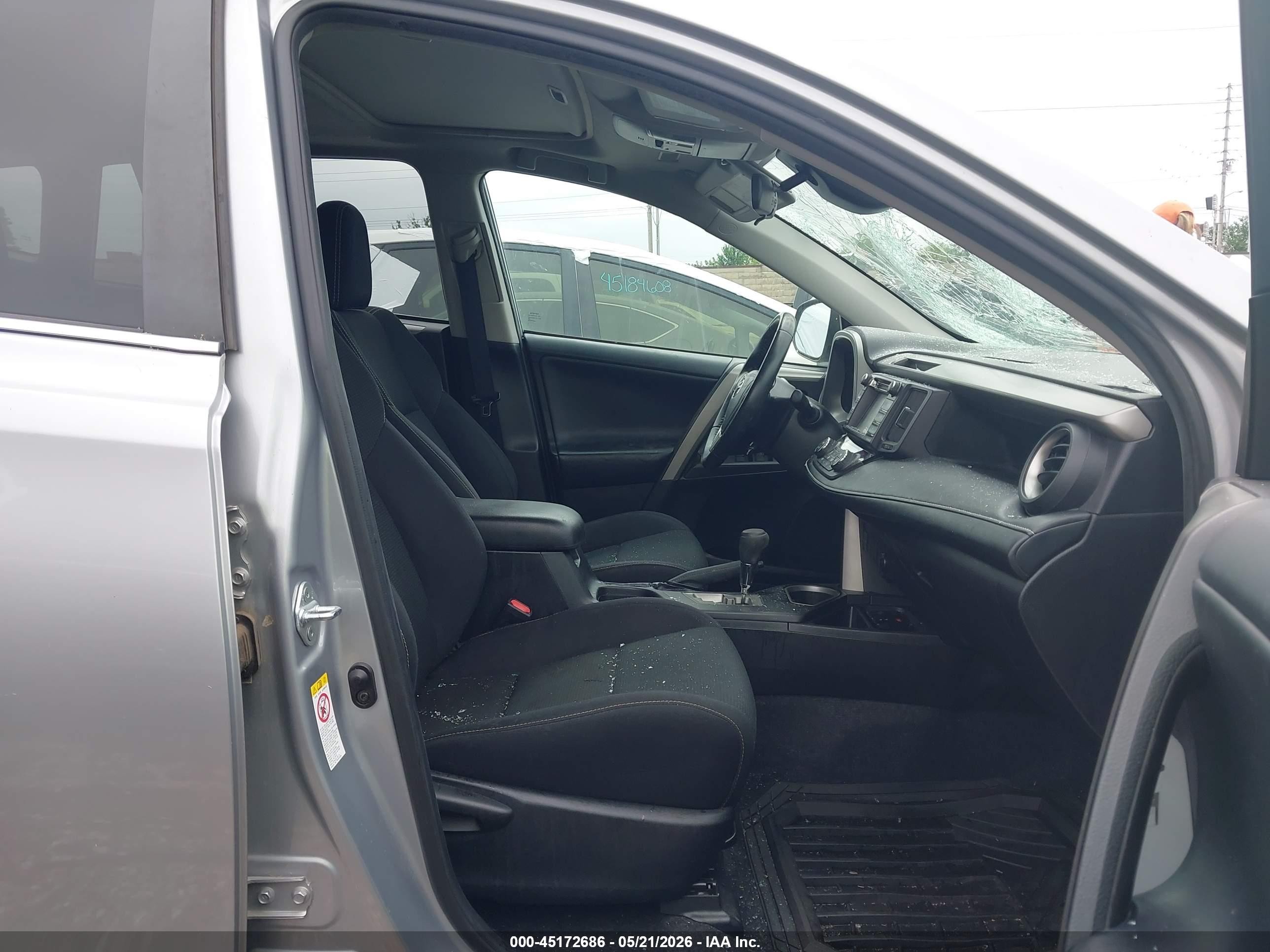 2018 Toyota Rav4 Xle Silver vin: 2T3WFREV2JW414184