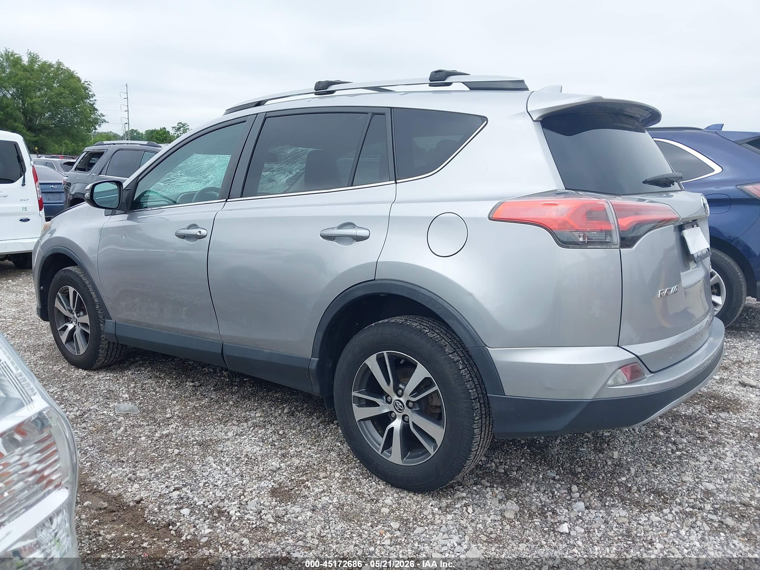 2018 Toyota Rav4 Xle Silver vin: 2T3WFREV2JW414184