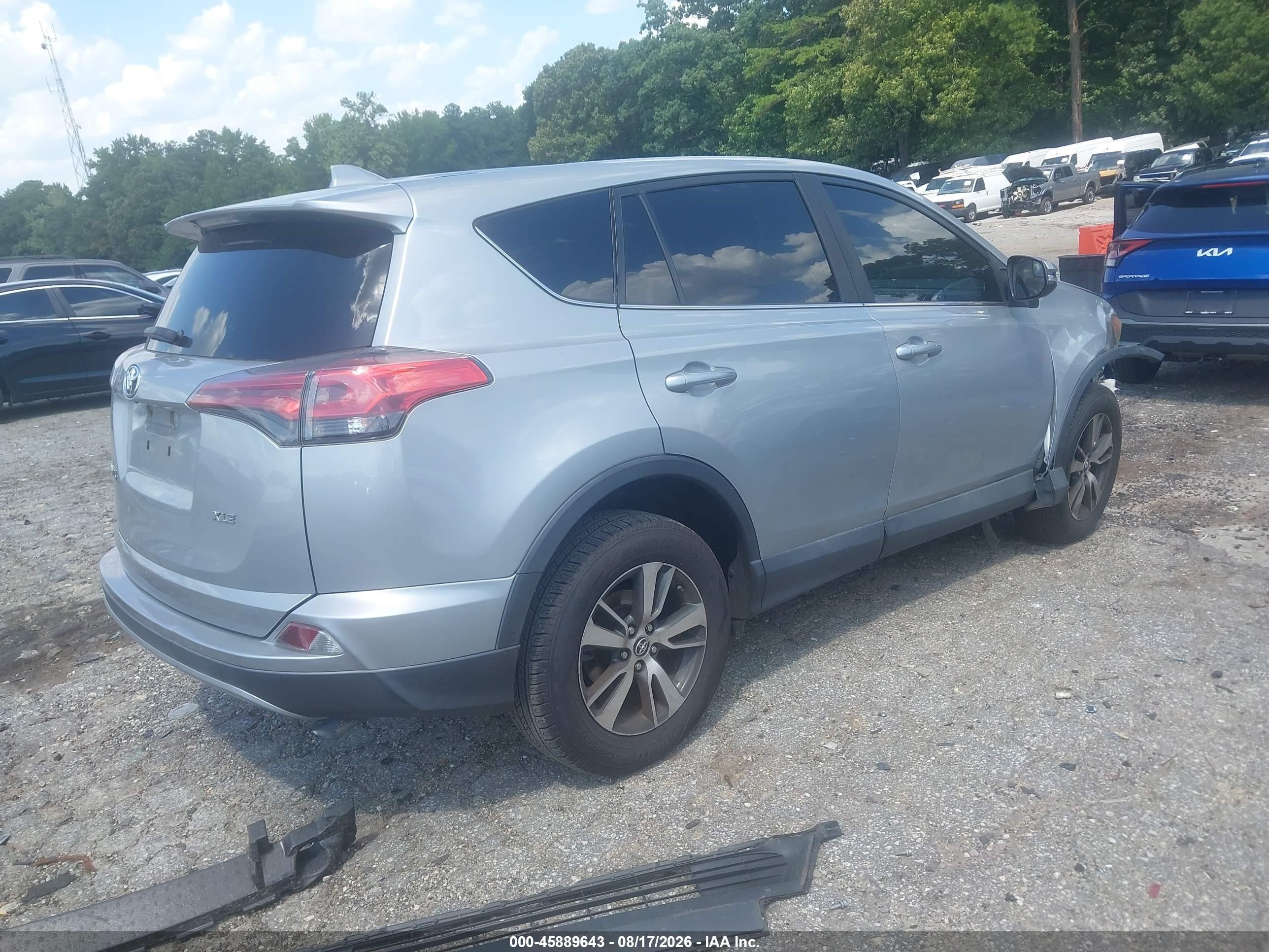 2018 Toyota Rav4 Xle Silver vin: 2T3WFREV2JW456273