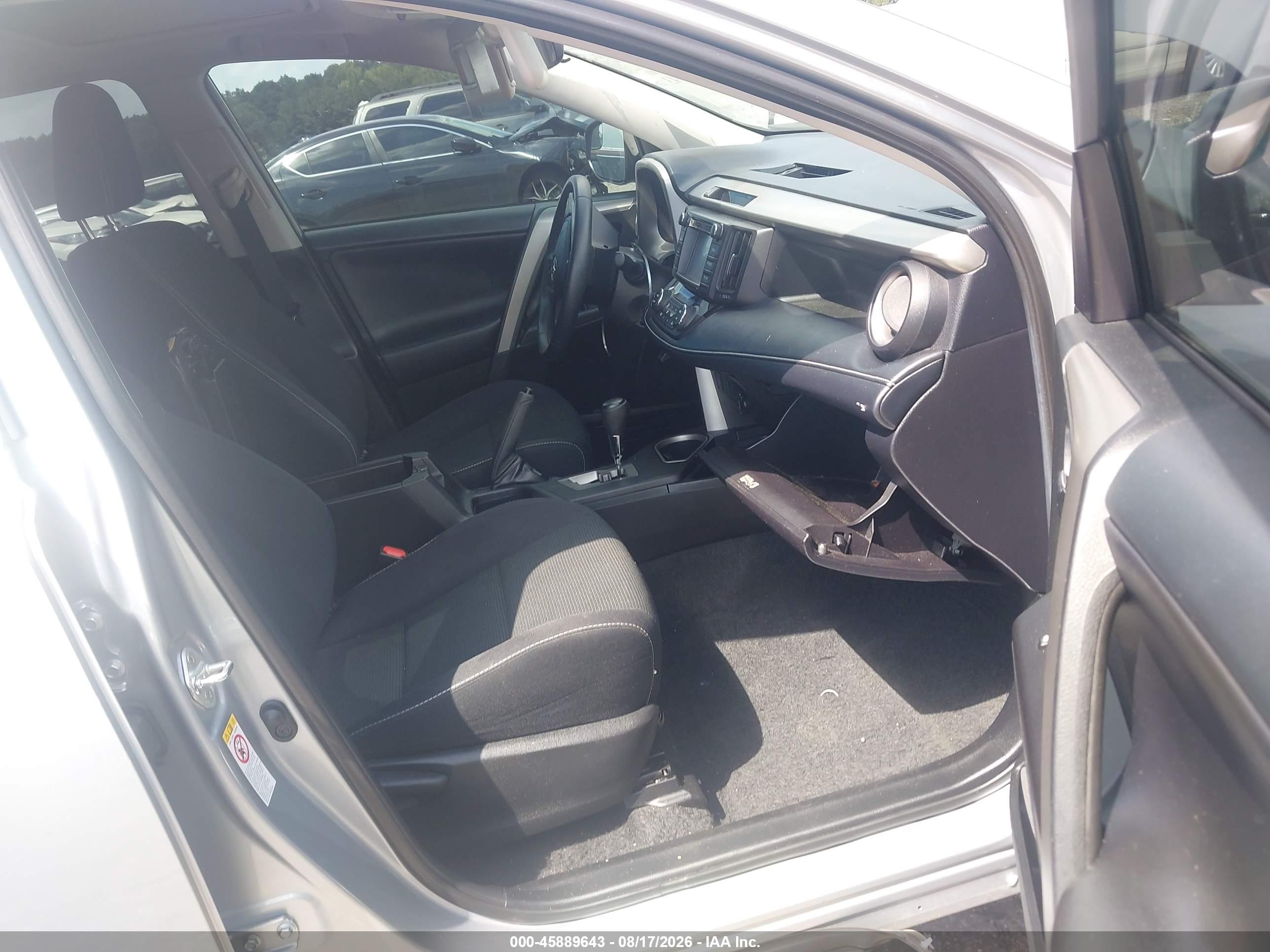 2018 Toyota Rav4 Xle Silver vin: 2T3WFREV2JW456273
