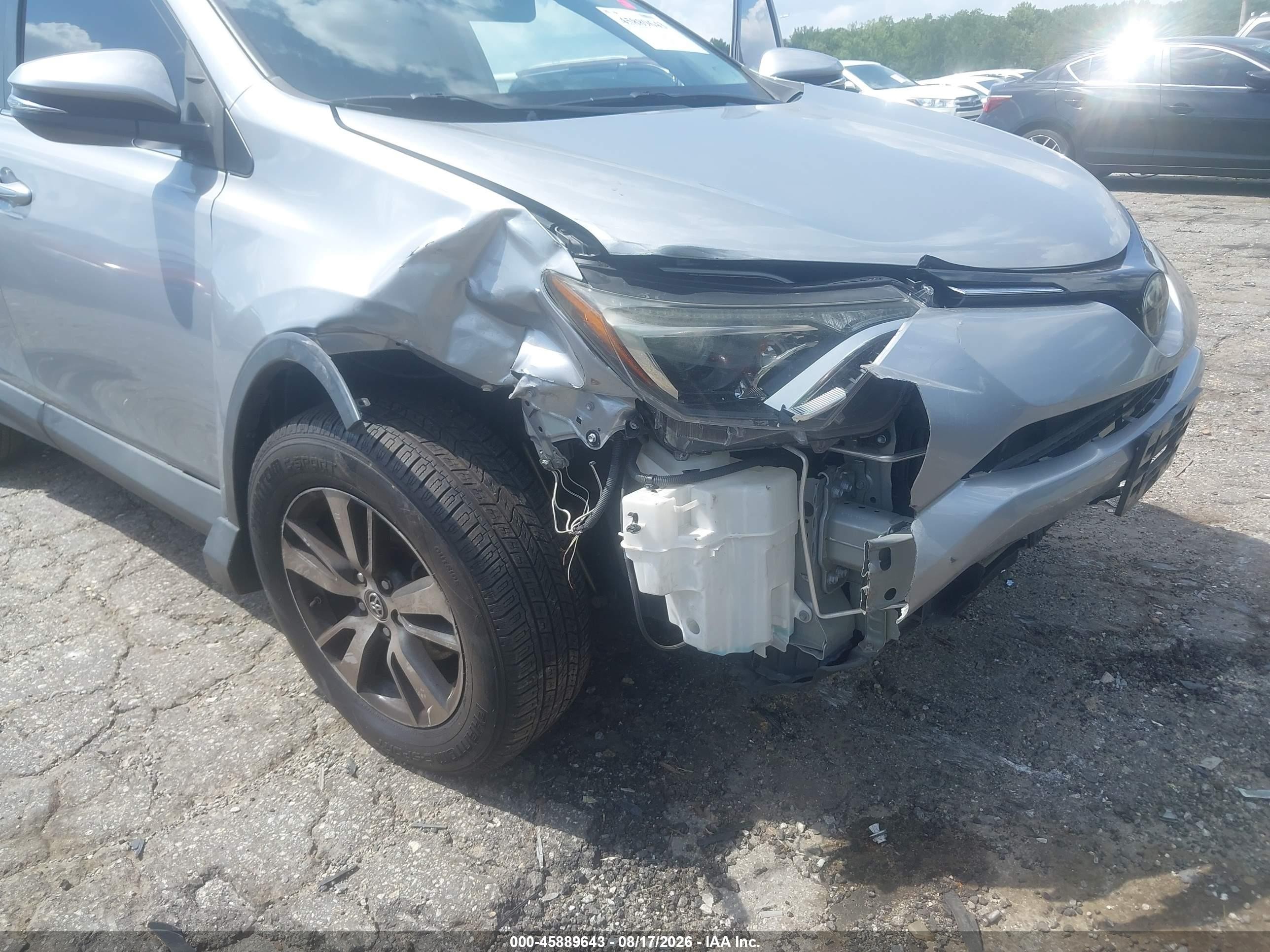 2018 Toyota Rav4 Xle Silver vin: 2T3WFREV2JW456273
