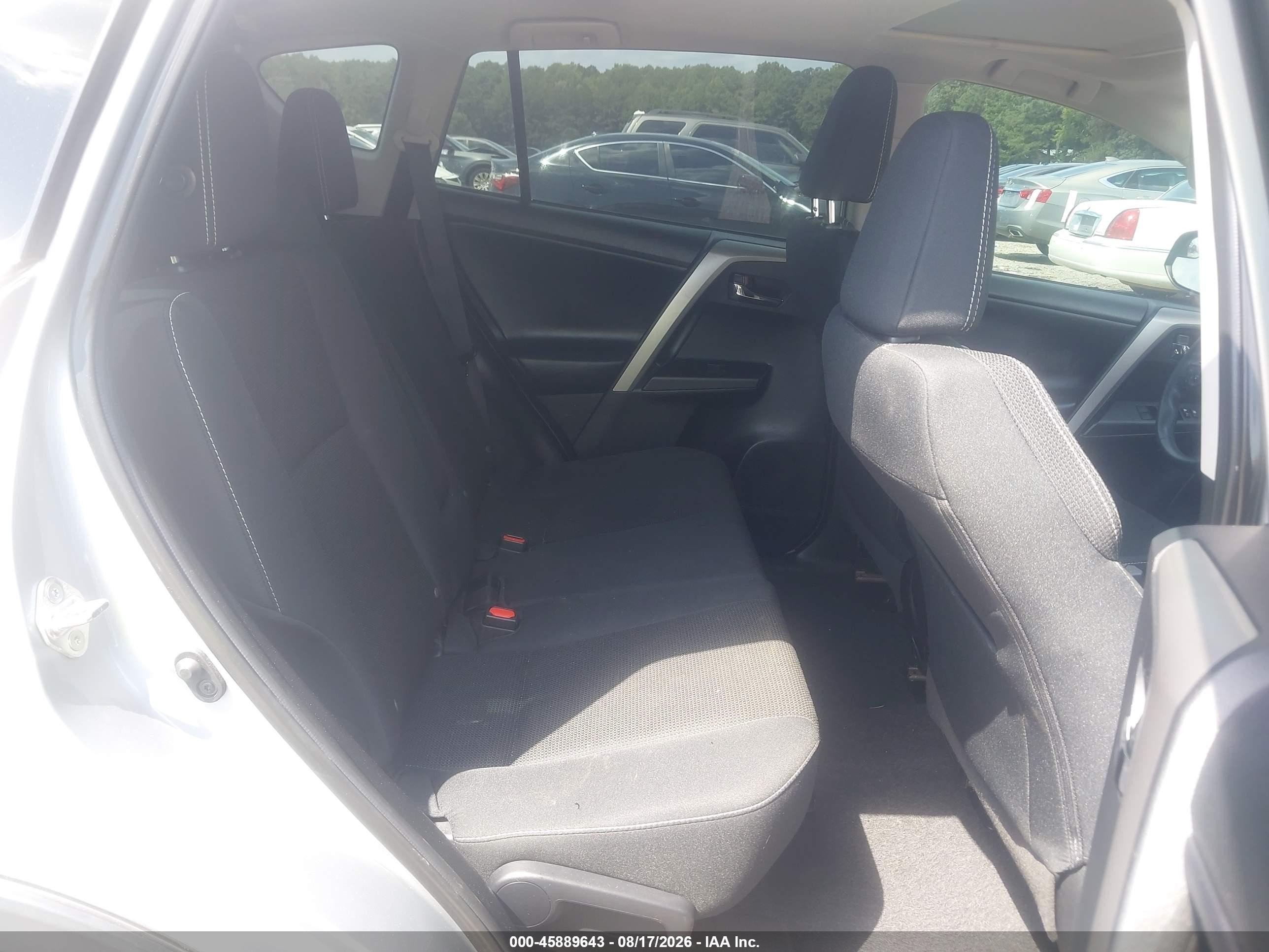 2018 Toyota Rav4 Xle Silver vin: 2T3WFREV2JW456273