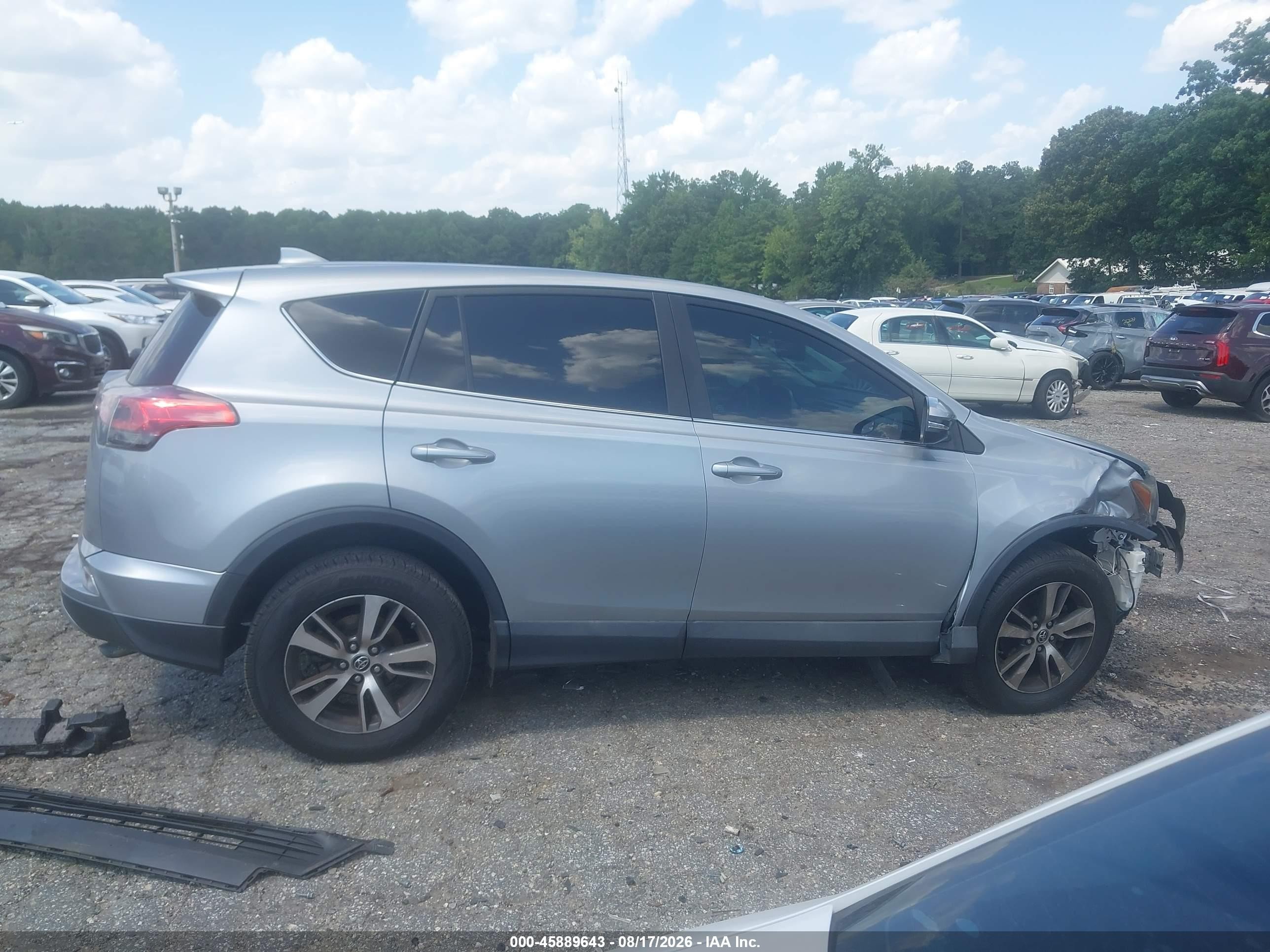 2018 Toyota Rav4 Xle Silver vin: 2T3WFREV2JW456273
