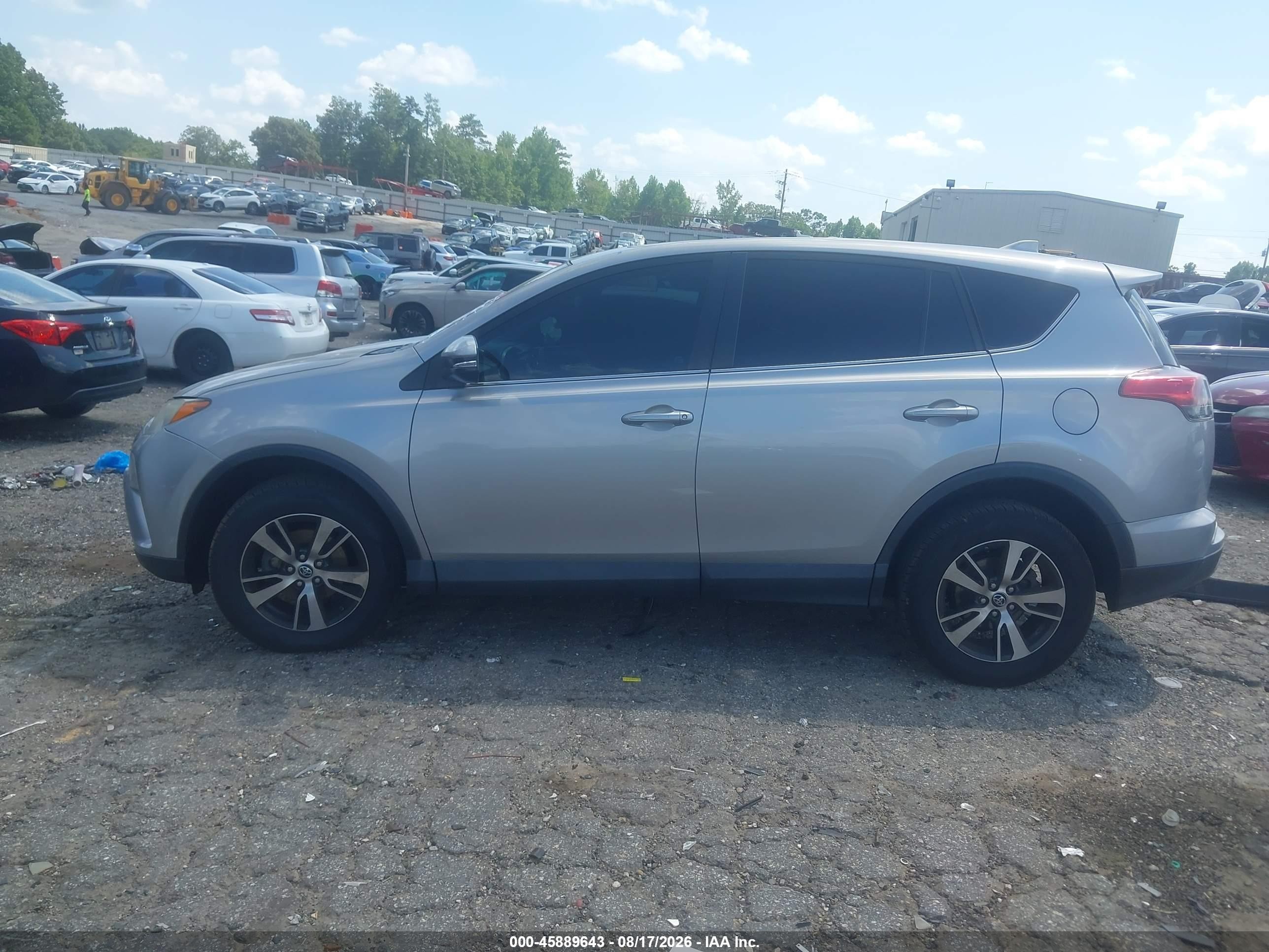 2018 Toyota Rav4 Xle Silver vin: 2T3WFREV2JW456273