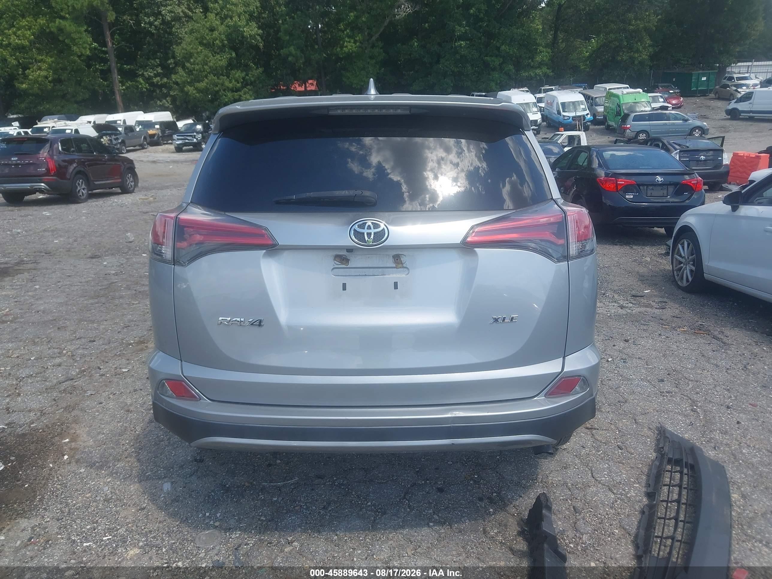 2018 Toyota Rav4 Xle Silver vin: 2T3WFREV2JW456273