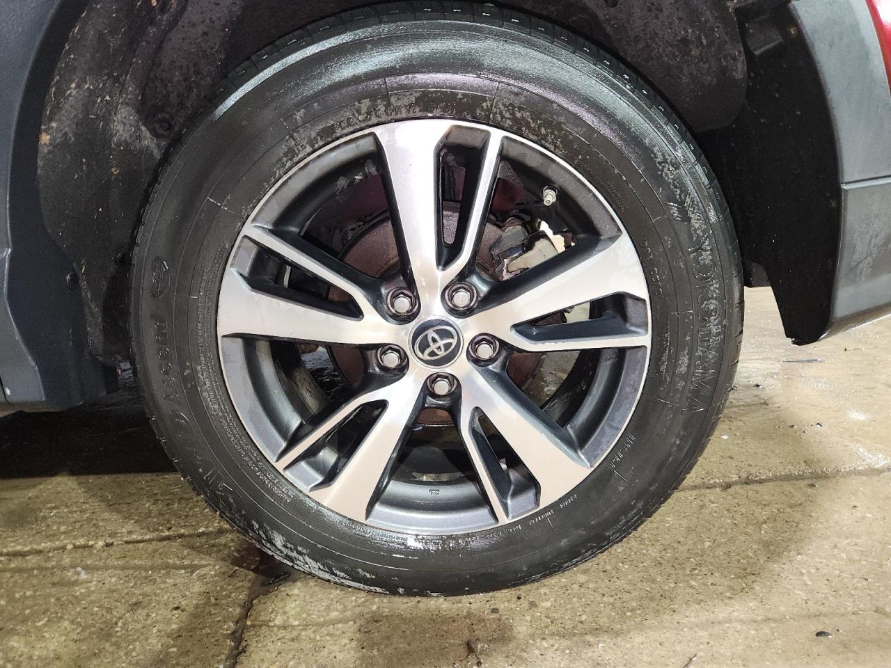 2018 Toyota Rav4 Xle Maroon vin: 2T3WFREV2JW474918 Damage: Left Rear Tire, Worn, Replacement Required