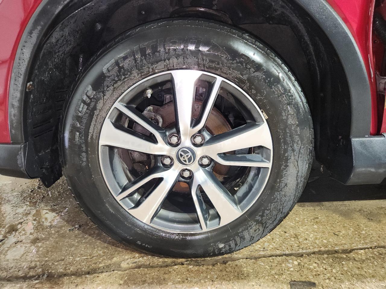 2018 Toyota Rav4 Xle Maroon vin: 2T3WFREV2JW474918 Damage: Left Front Tire, Worn, Replacement Required