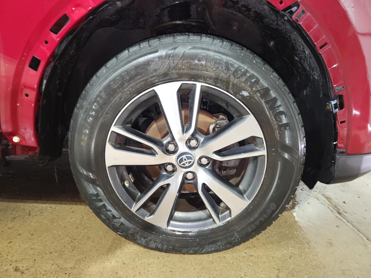 2018 Toyota Rav4 Xle Maroon vin: 2T3WFREV2JW474918 Damage: Right Front Tire, Worn, Replacement Required