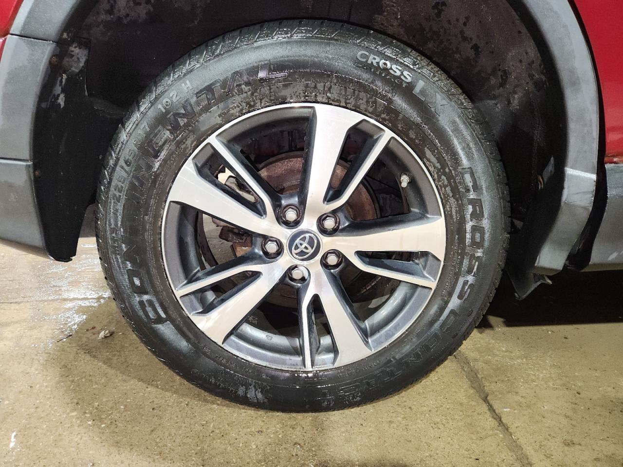 2018 Toyota Rav4 Xle Maroon vin: 2T3WFREV2JW474918 Damage: Right Rear Tire, Worn, Replacement Required