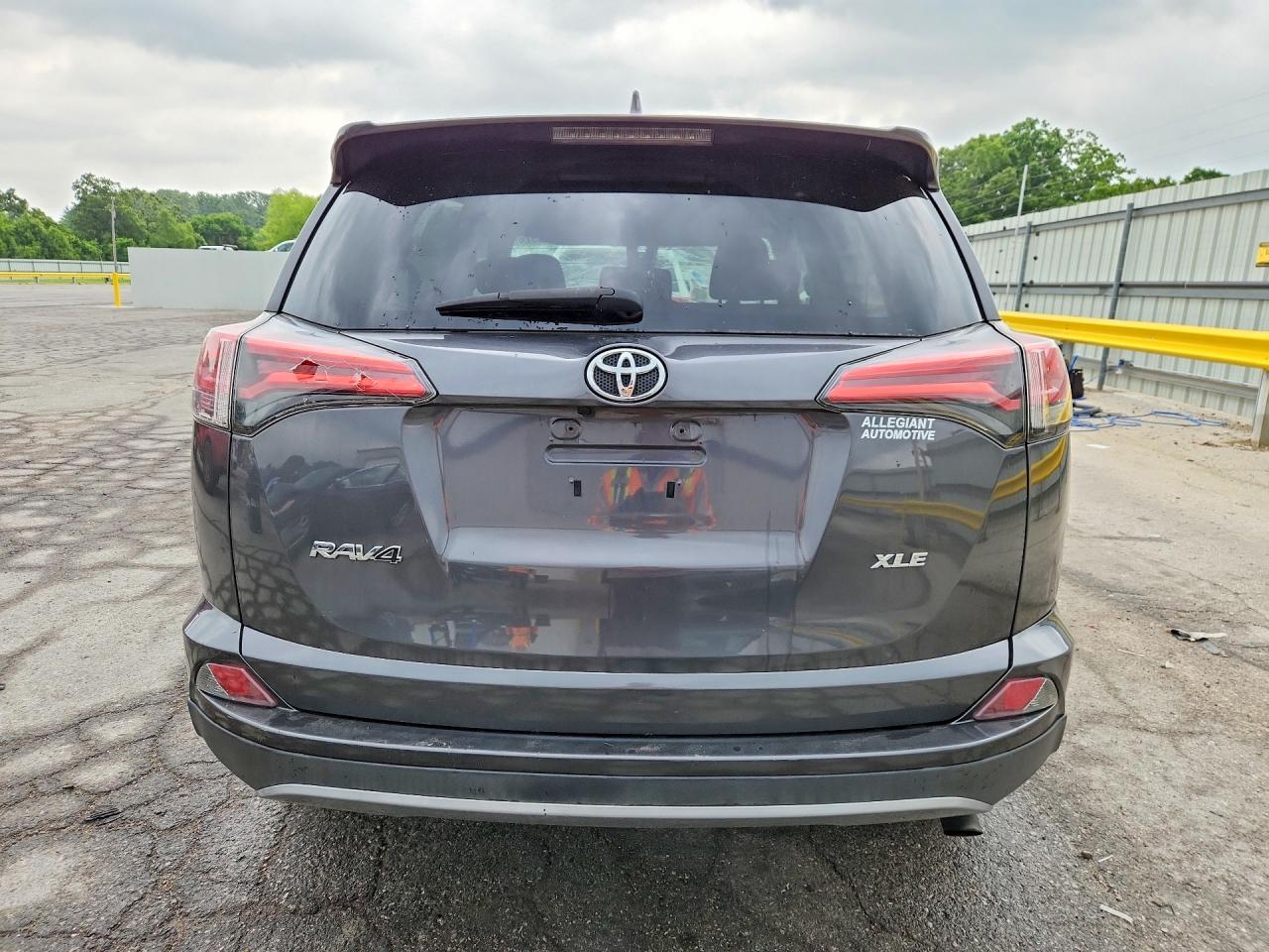 2018 Toyota Rav4 Xle Gray vin: 2T3WFREV2JW477446
