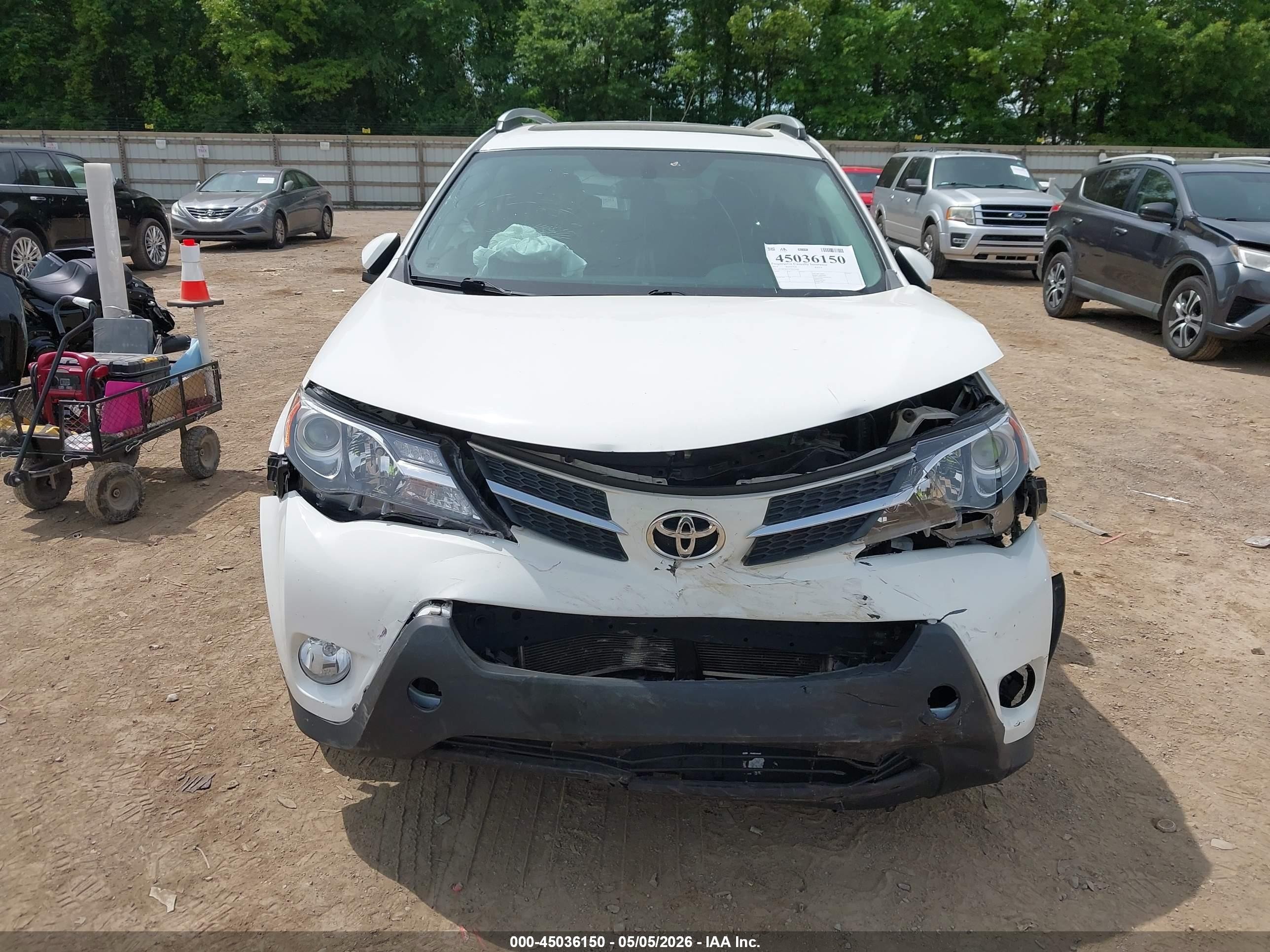 2015 Toyota Rav4 Xle Белый vin: 2T3WFREV3FW137648