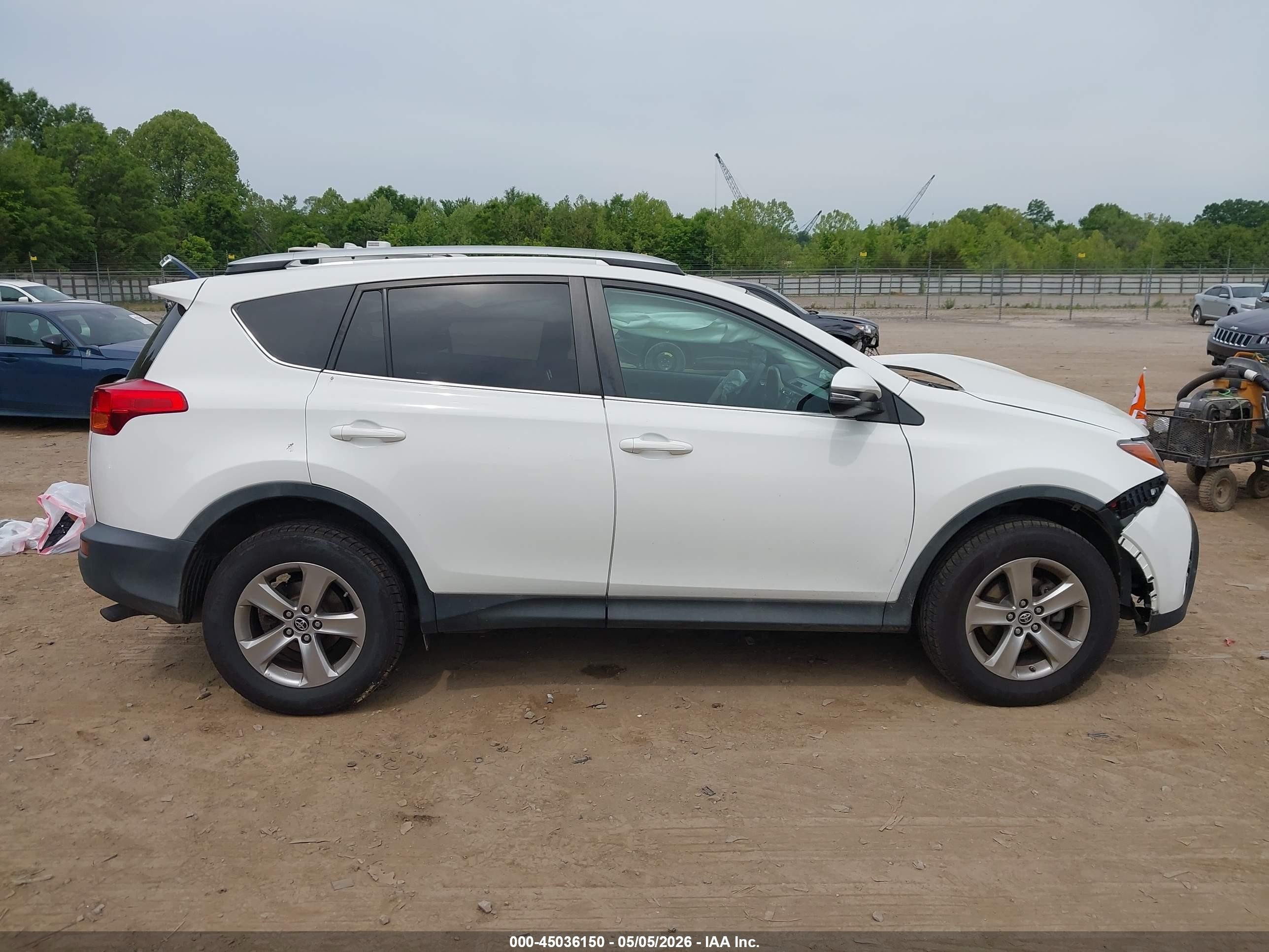 2015 Toyota Rav4 Xle Белый vin: 2T3WFREV3FW137648