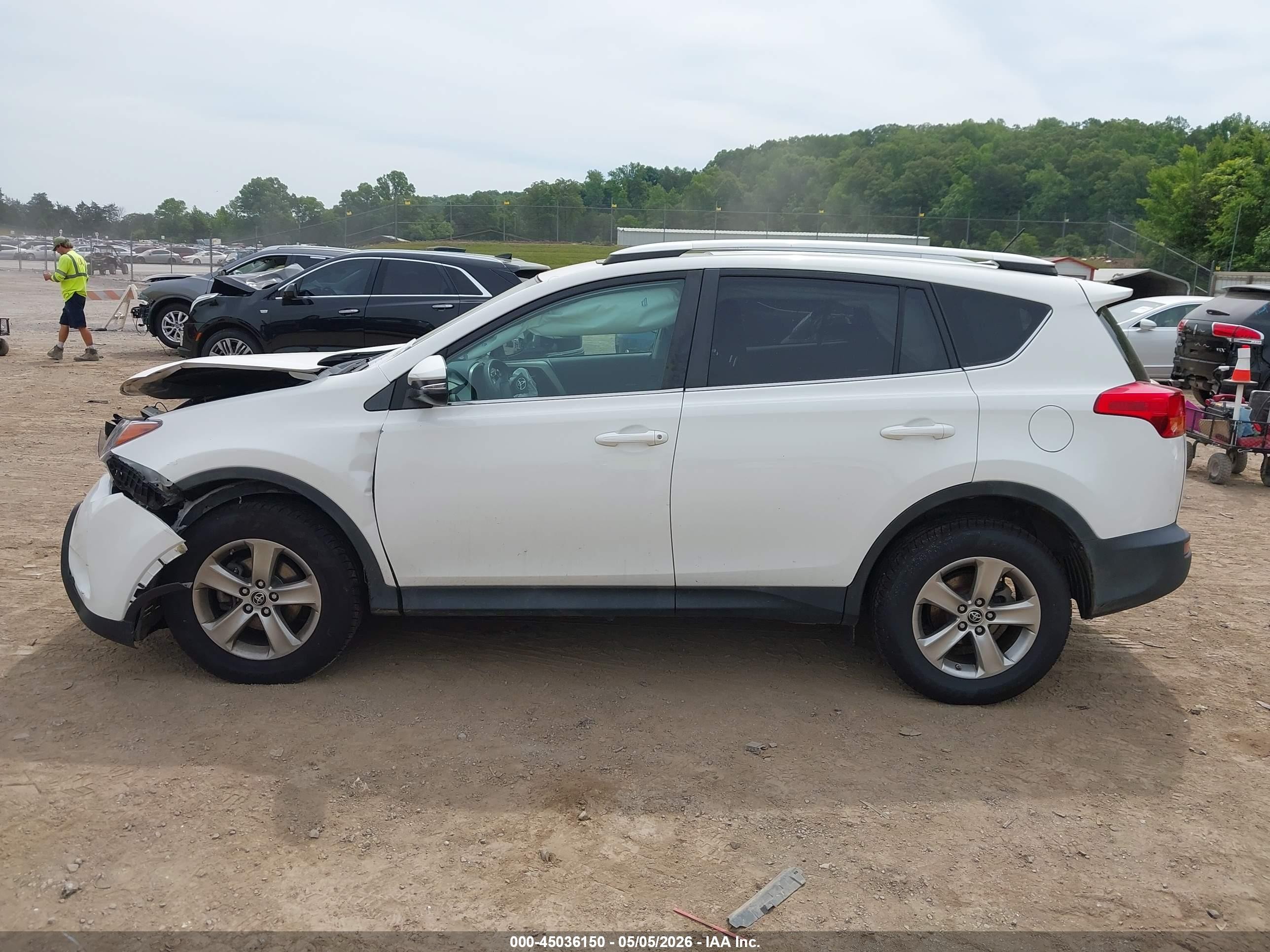 2015 Toyota Rav4 Xle Белый vin: 2T3WFREV3FW137648