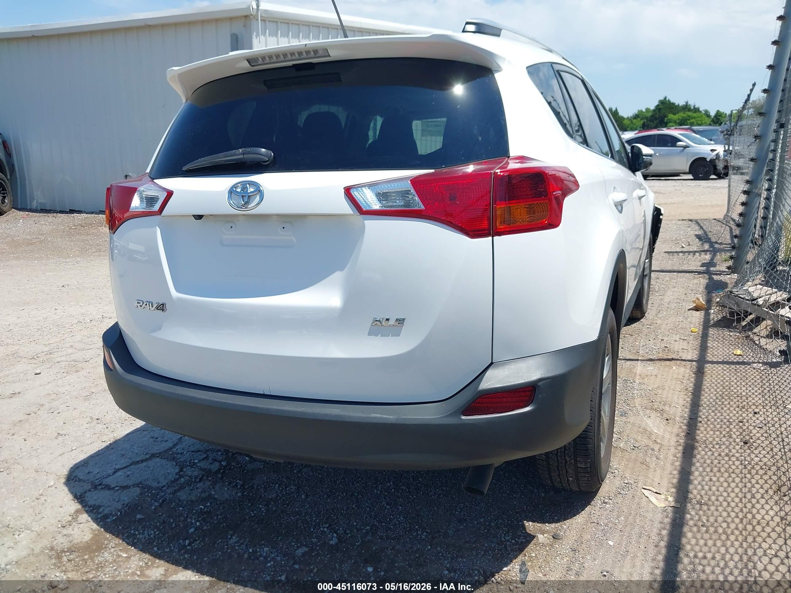 2015 Toyota Rav4 Xle White vin: 2T3WFREV3FW225681