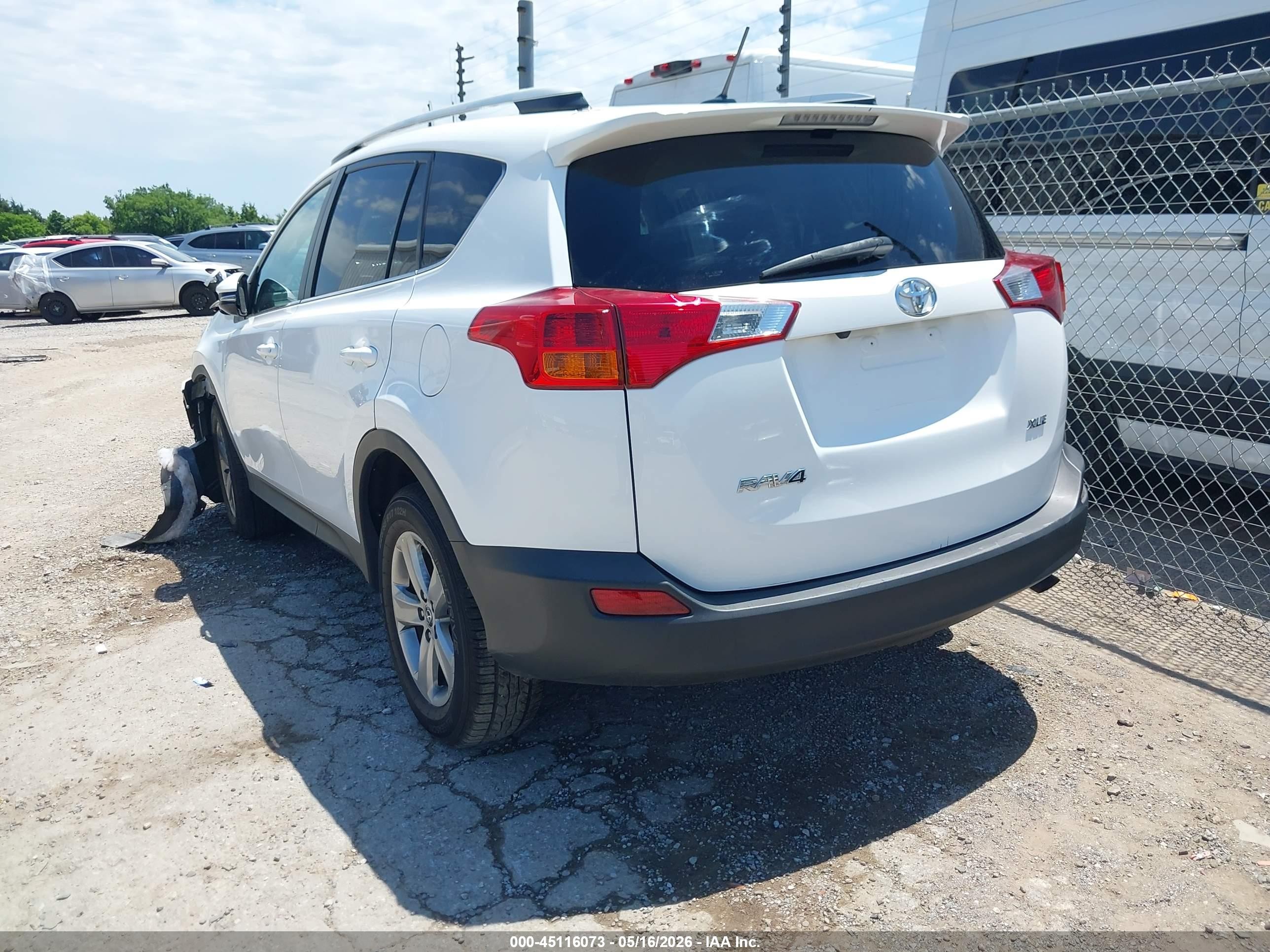 2015 Toyota Rav4 Xle White vin: 2T3WFREV3FW225681