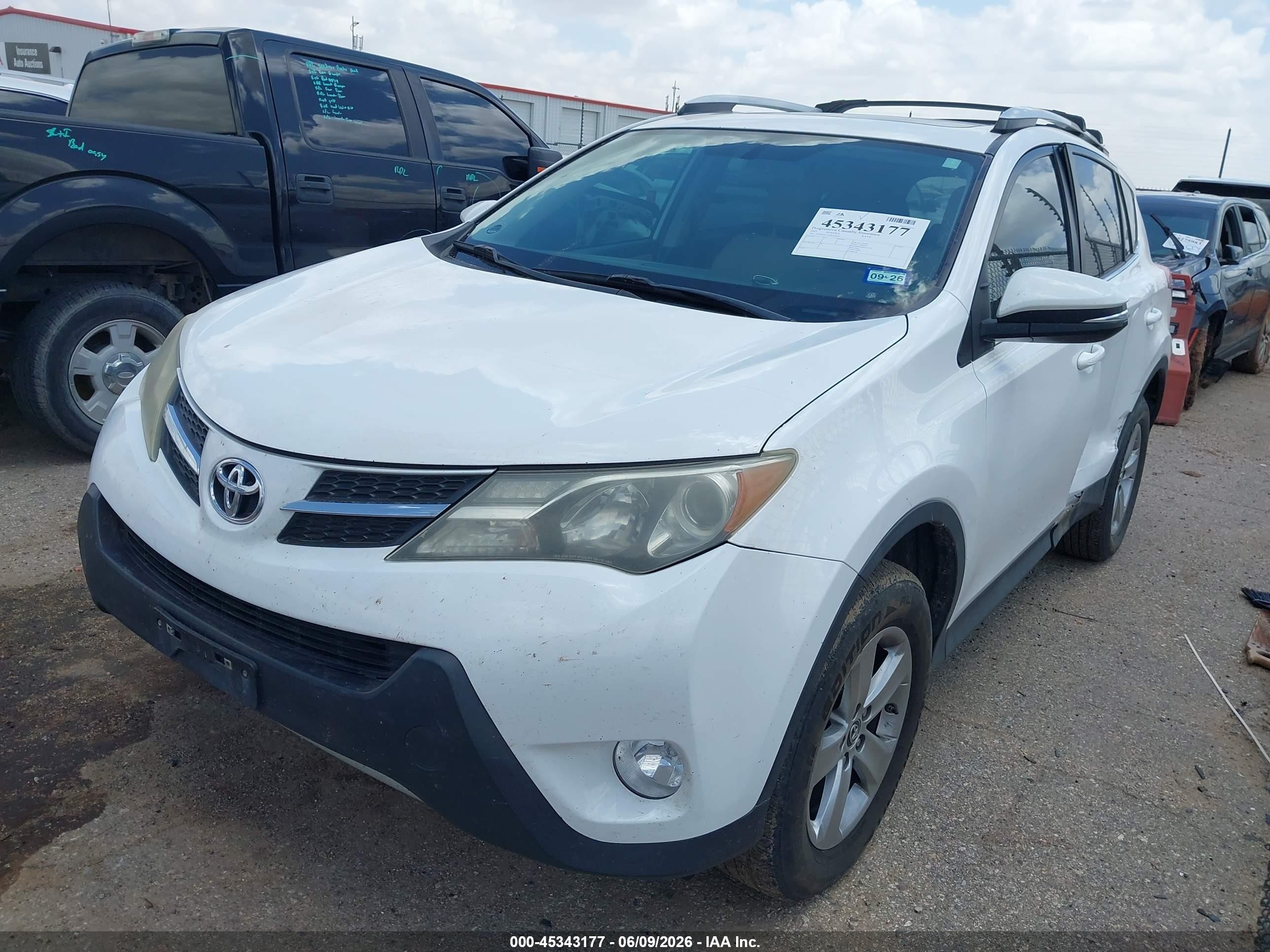 2015 Toyota Rav4 Xle White vin: 2T3WFREV3FW229441