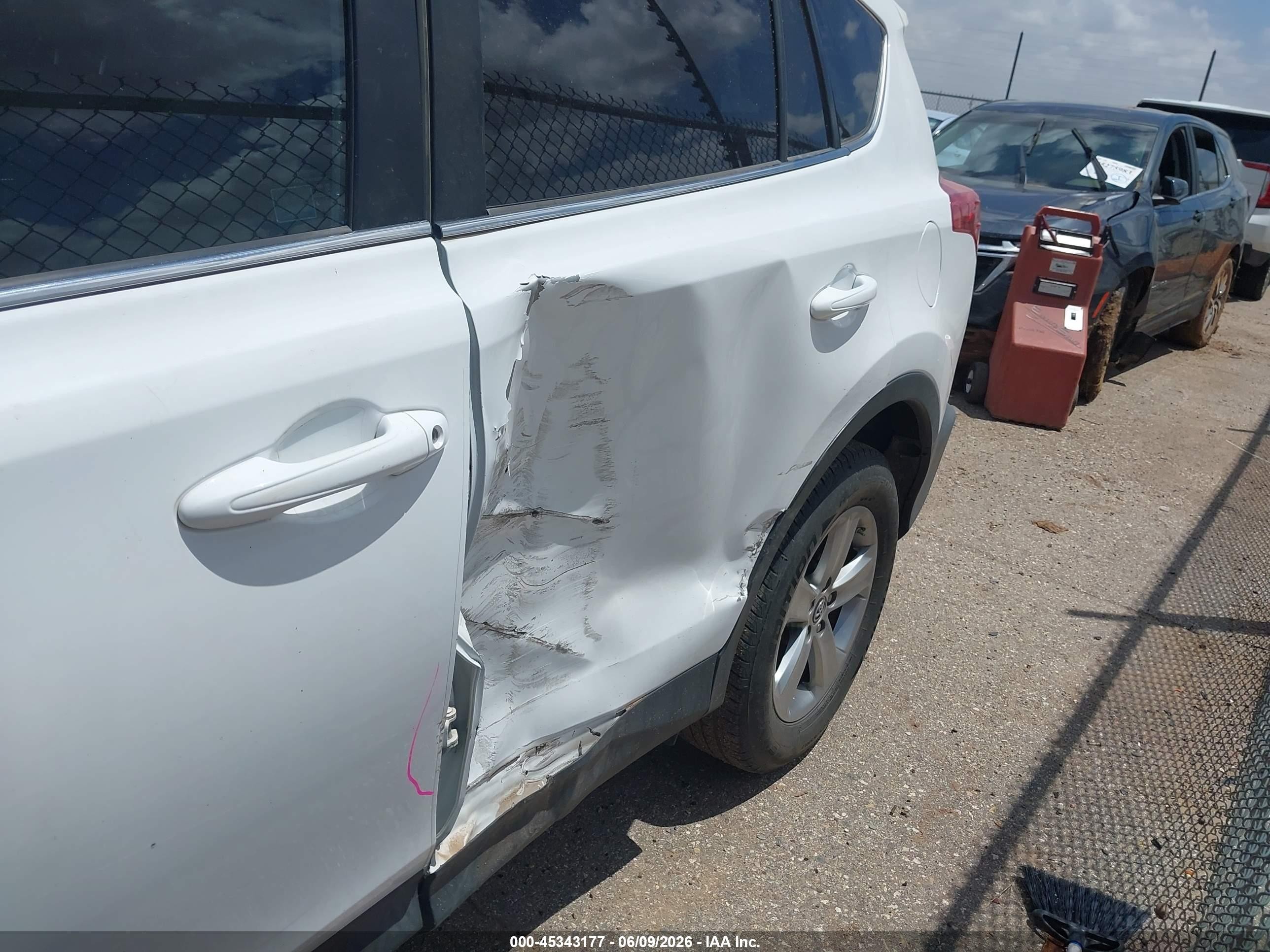 2015 Toyota Rav4 Xle White vin: 2T3WFREV3FW229441