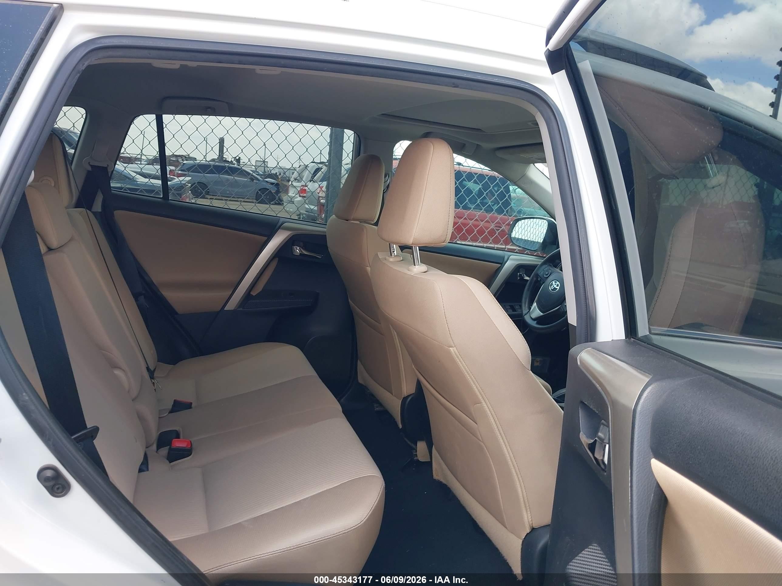 2015 Toyota Rav4 Xle White vin: 2T3WFREV3FW229441
