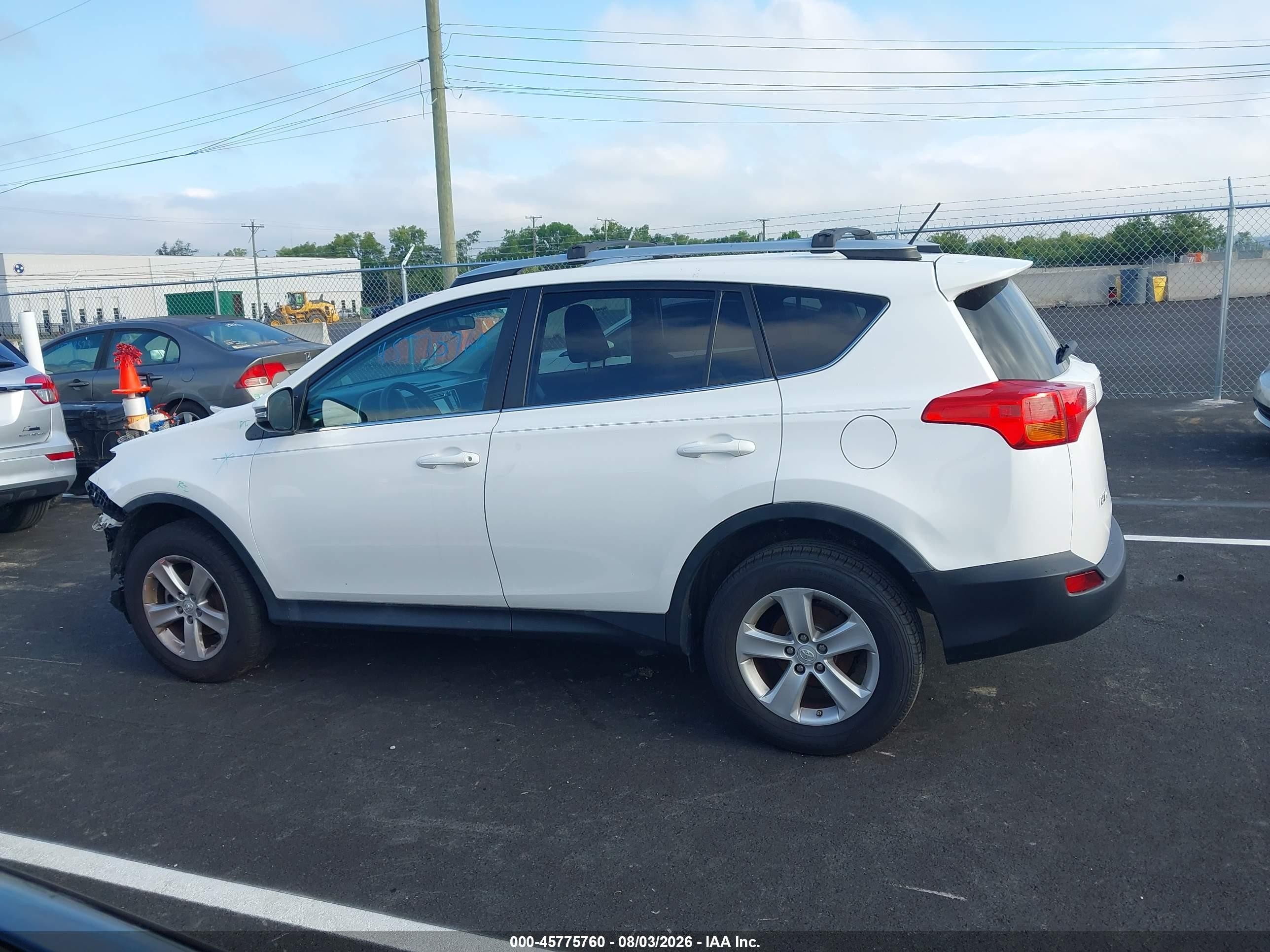 2013 Toyota Rav4 Xle White vin: 2T3WFREV4DW060480