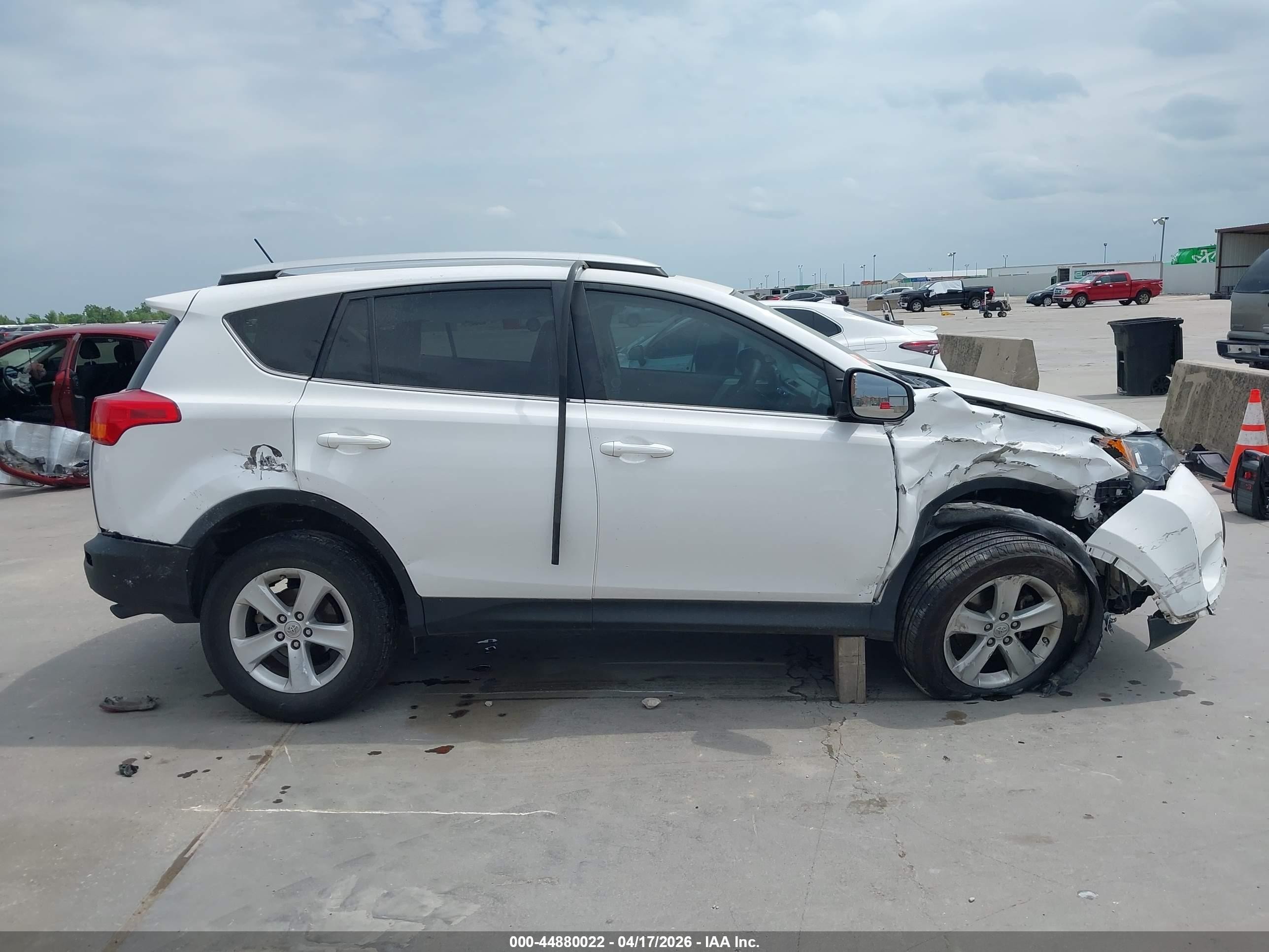 2013 Toyota Rav4 Xle Белый vin: 2T3WFREV5DW054140