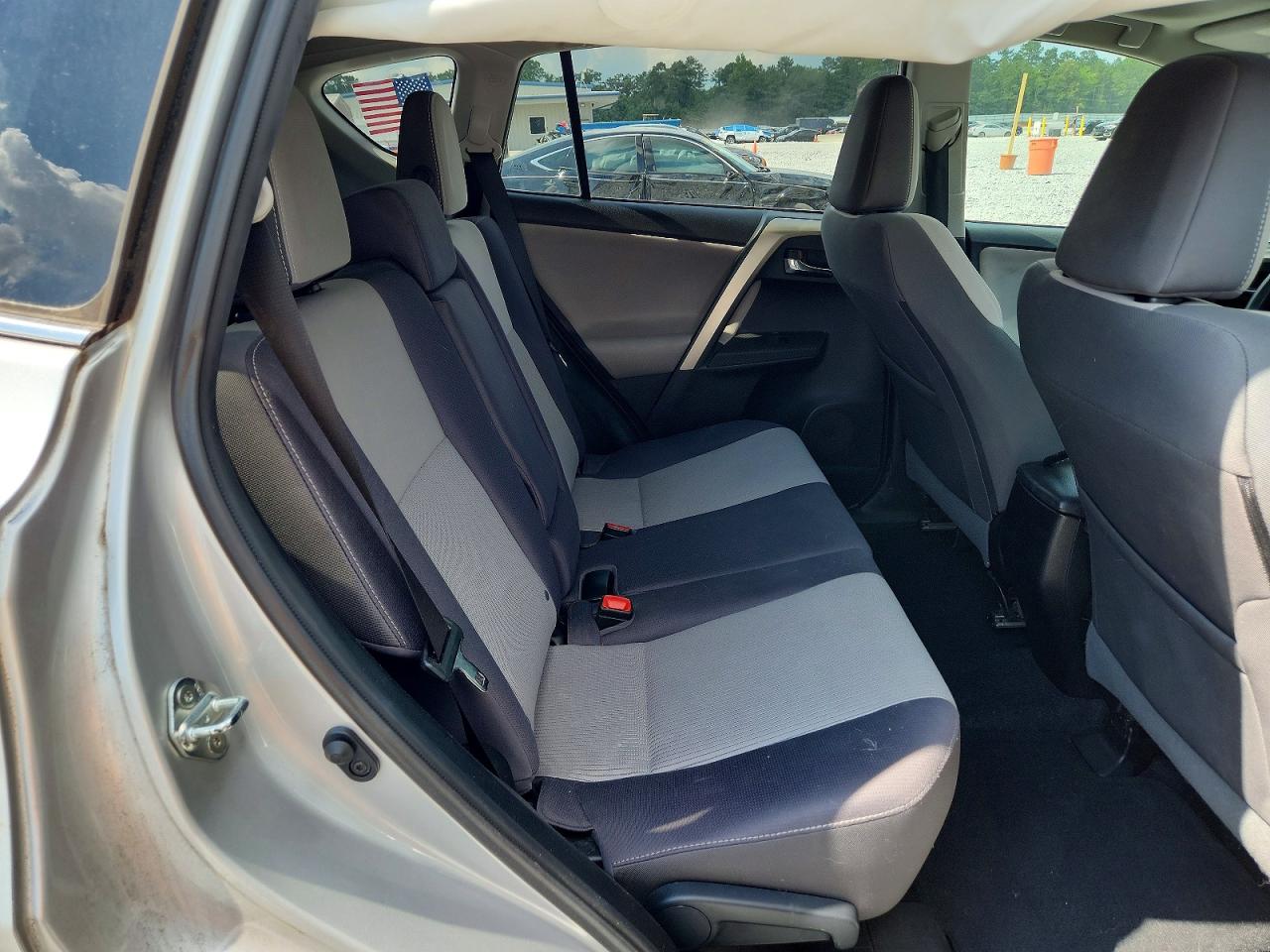 2015 Toyota Rav4 Xle Silver vin: 2T3WFREV5FW232034
