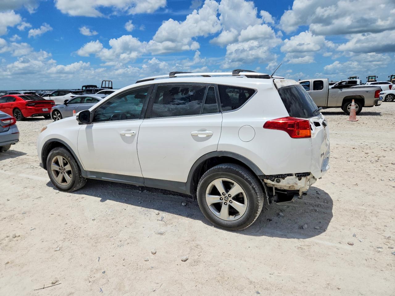 2015 Toyota Rav4 Xle White vin: 2T3WFREV6FW201052