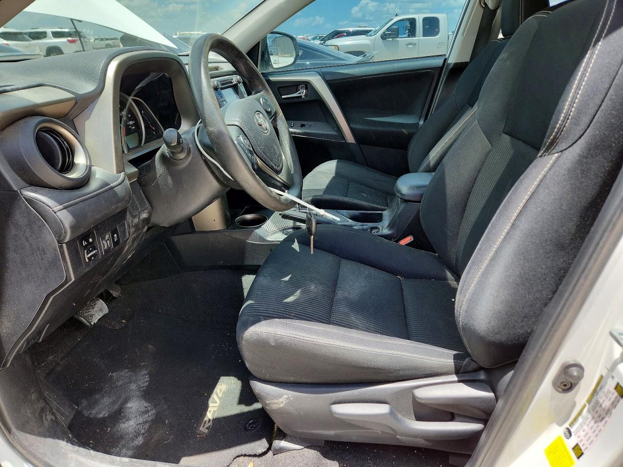 2015 Toyota Rav4 Xle White vin: 2T3WFREV6FW201052