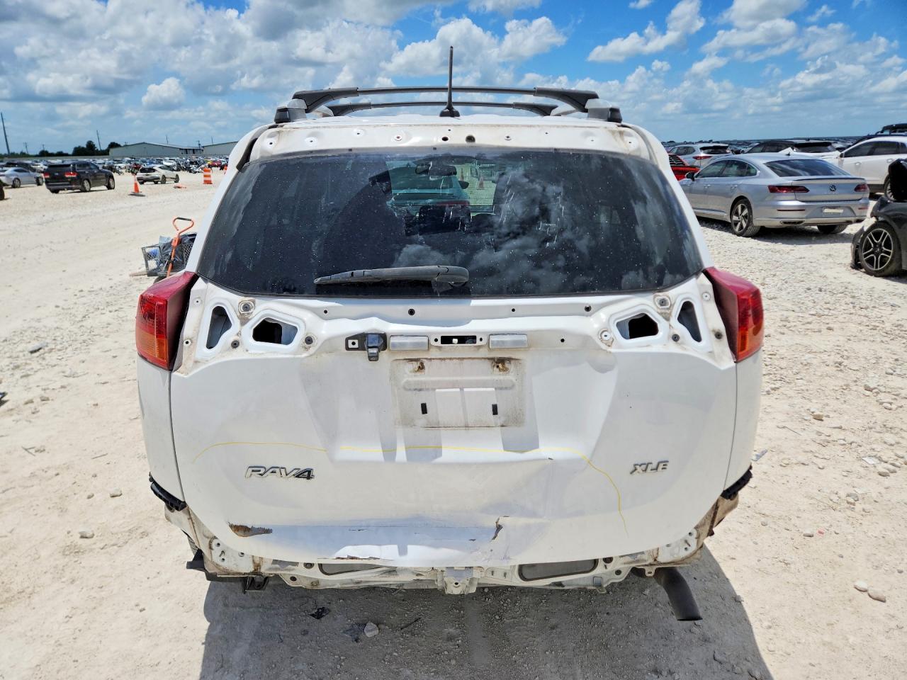 2015 Toyota Rav4 Xle White vin: 2T3WFREV6FW201052