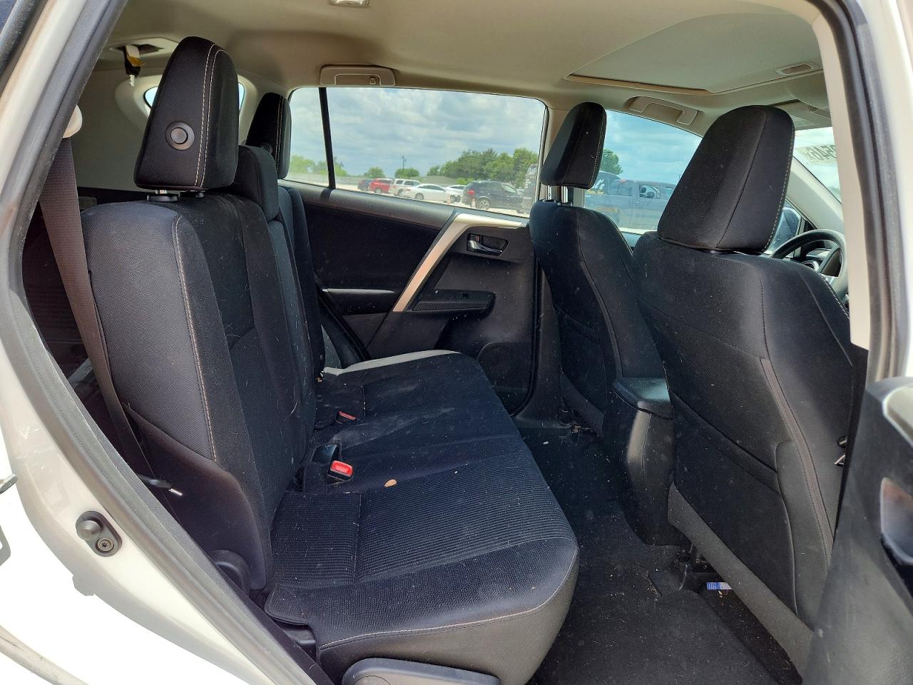 2015 Toyota Rav4 Xle White vin: 2T3WFREV6FW201052