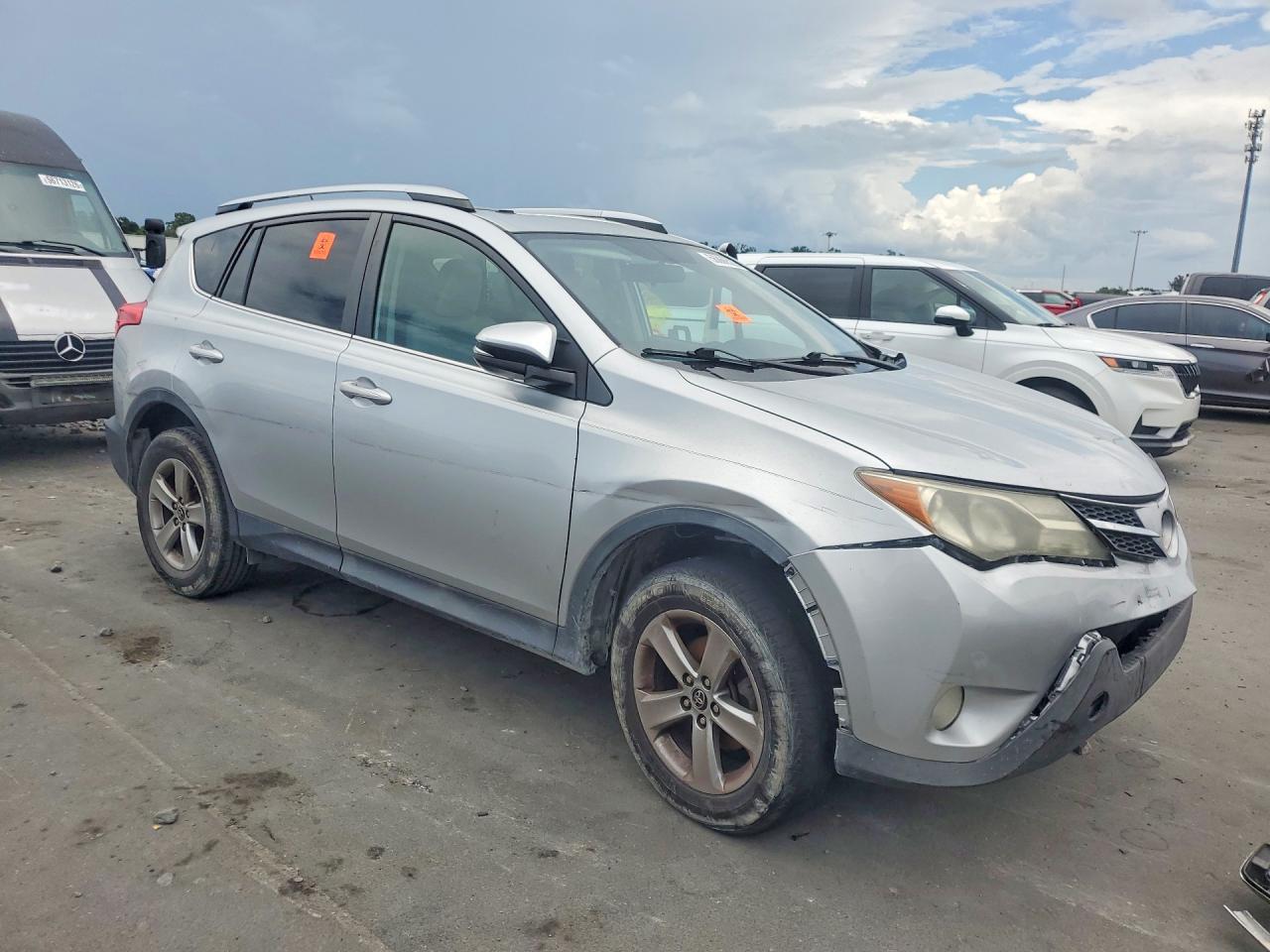2015 Toyota Rav4 Xle Silver vin: 2T3WFREV7FW177845