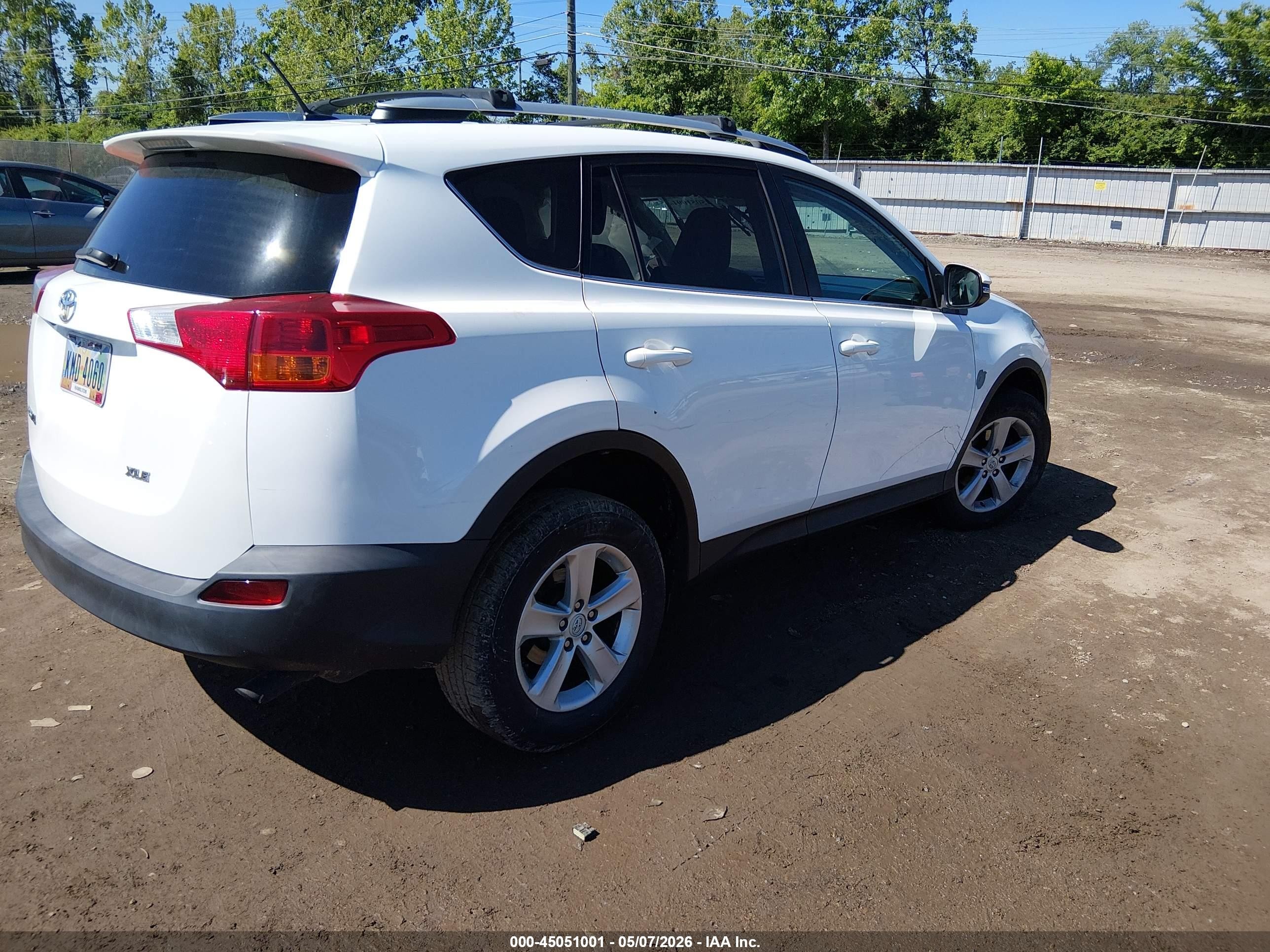 2013 Toyota Rav4 Xle Белый vin: 2T3WFREV8DW021407