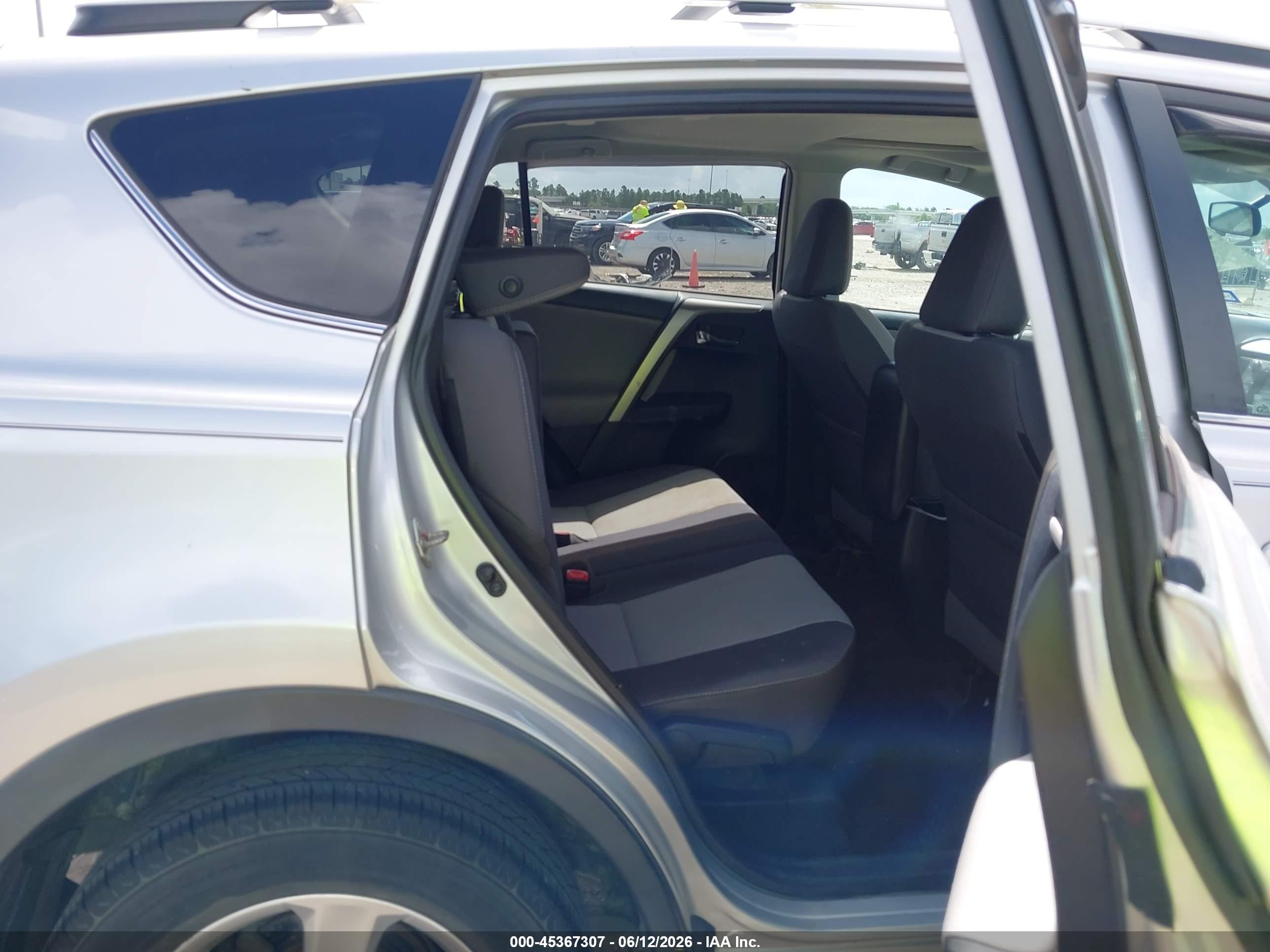 2014 Toyota Rav4 Xle Silver vin: 2T3WFREV8EW090485