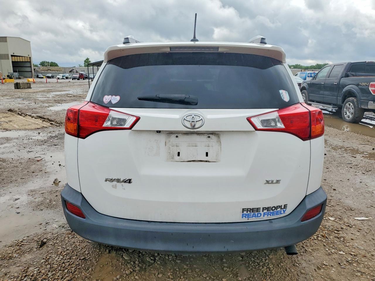 2014 Toyota Rav4 Xle White vin: 2T3WFREV8EW111898