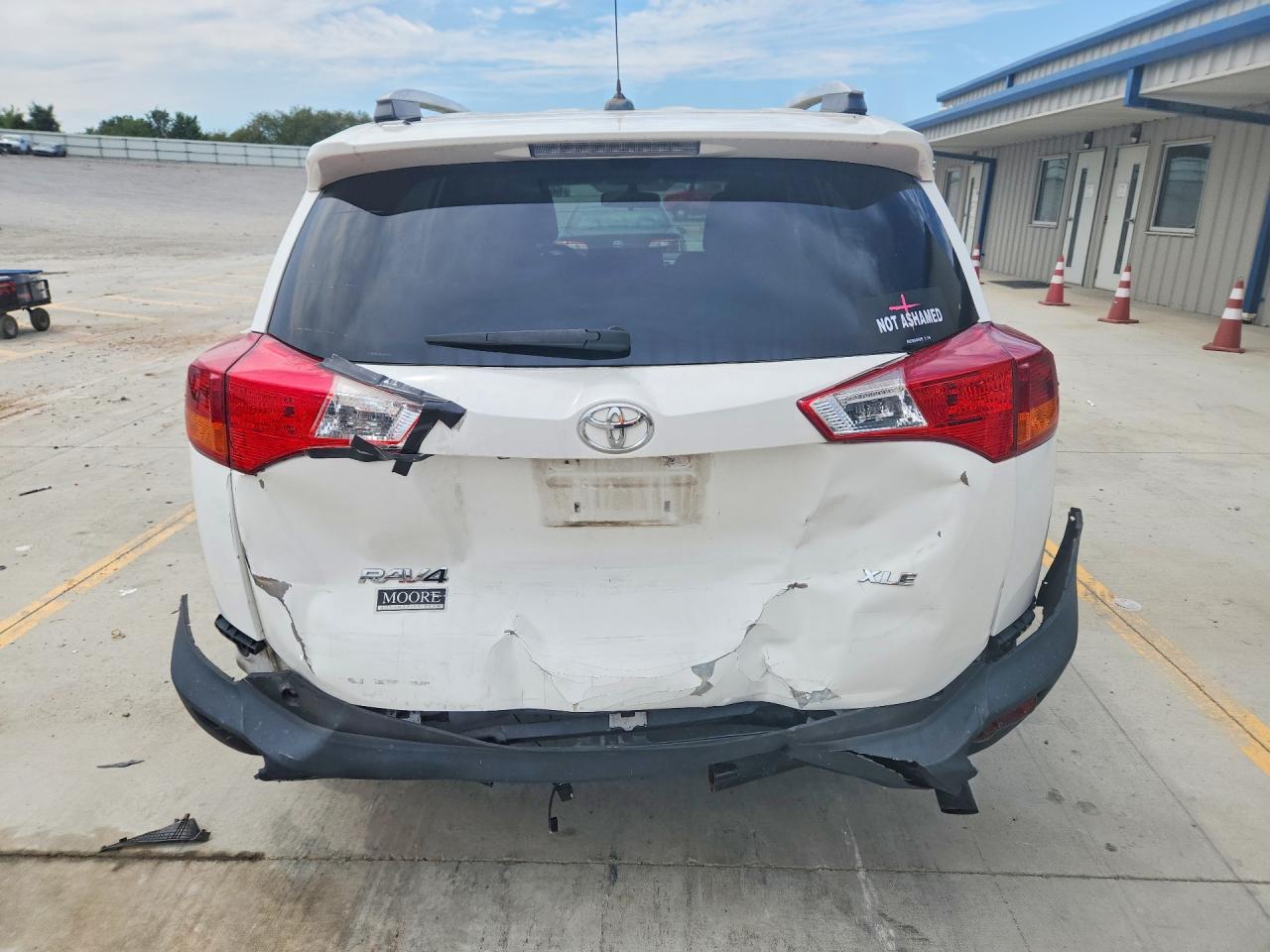 2015 Toyota Rav4 Xle White vin: 2T3WFREV8FW166837