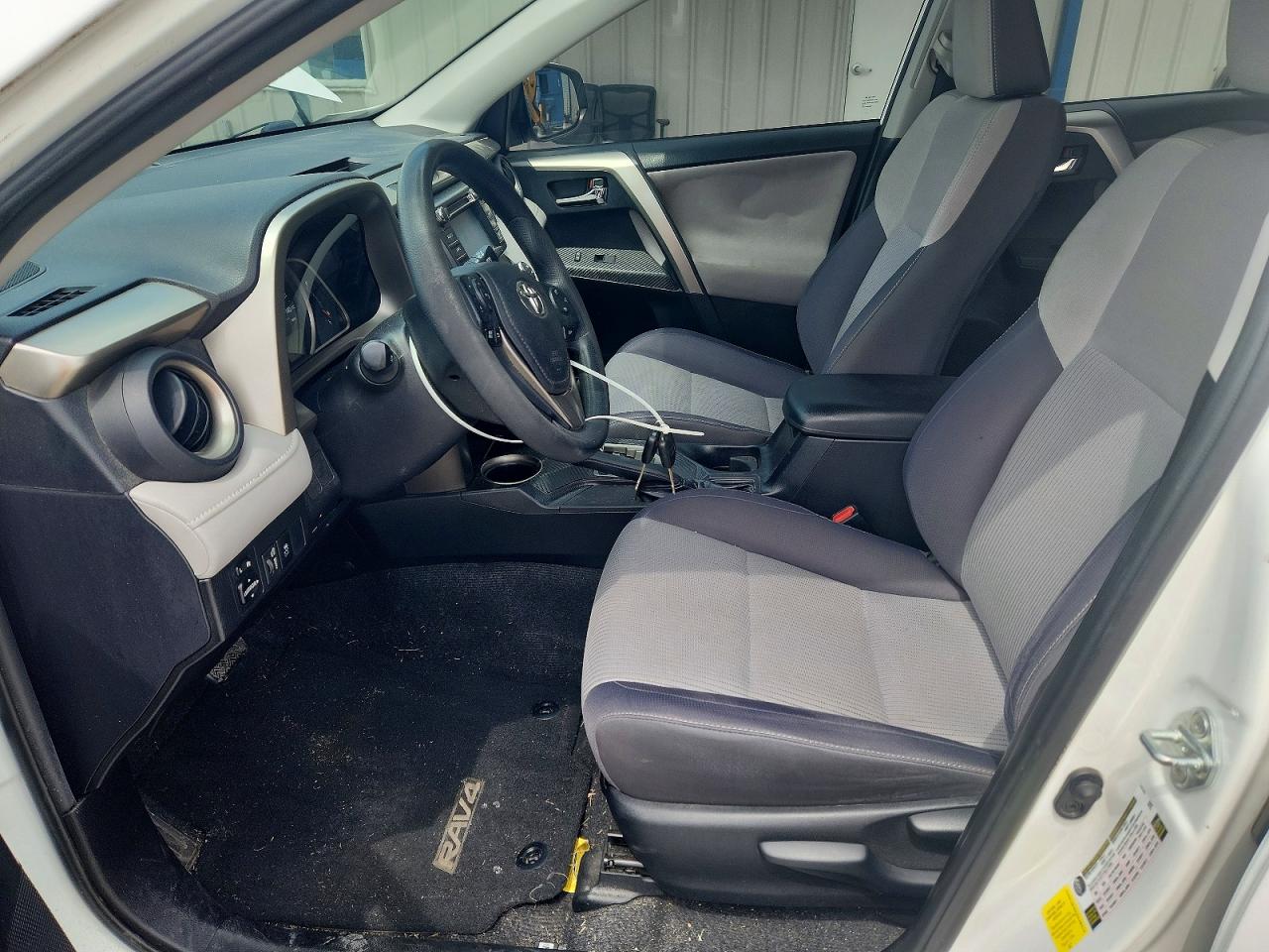 2015 Toyota Rav4 Xle White vin: 2T3WFREV8FW166837