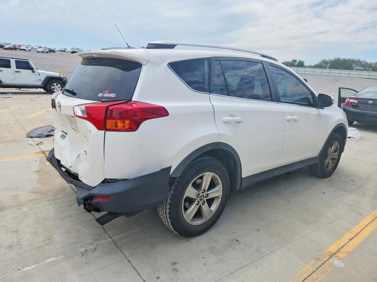 2015 Toyota Rav4 Xle White vin: 2T3WFREV8FW166837