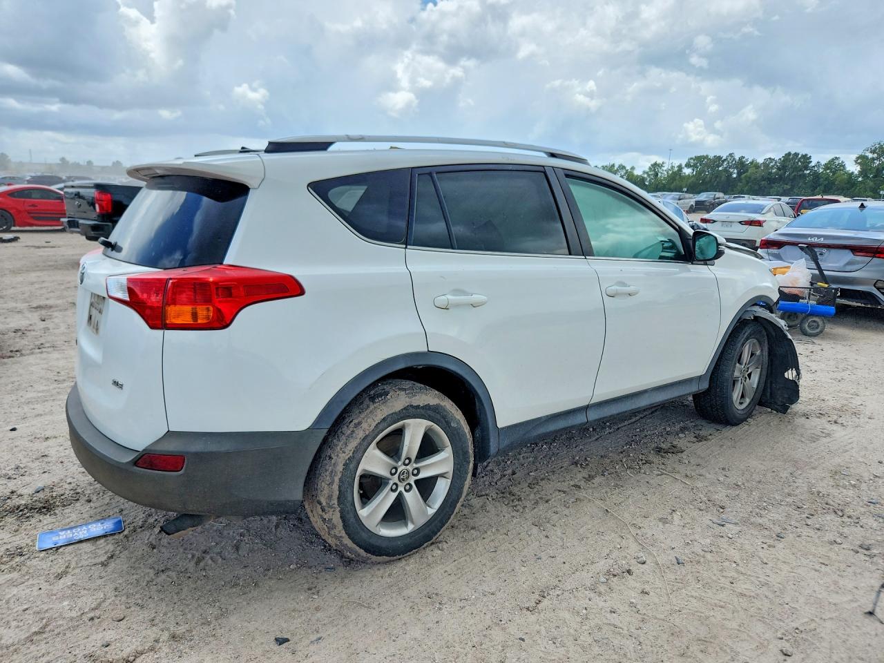 2015 Toyota Rav4 Xle White vin: 2T3WFREV8FW175201