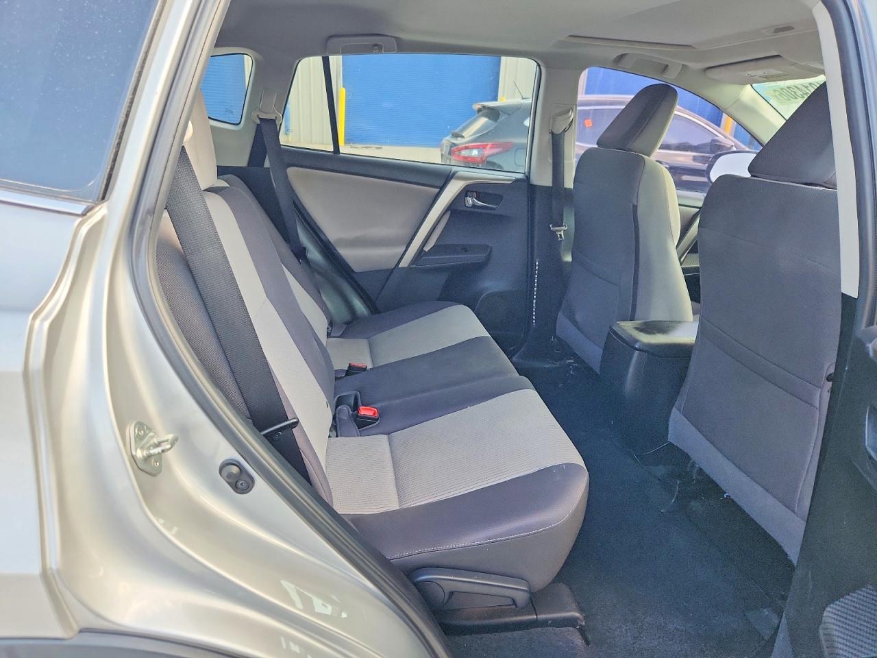 2015 Toyota Rav4 Xle Silver vin: 2T3WFREV8FW224980