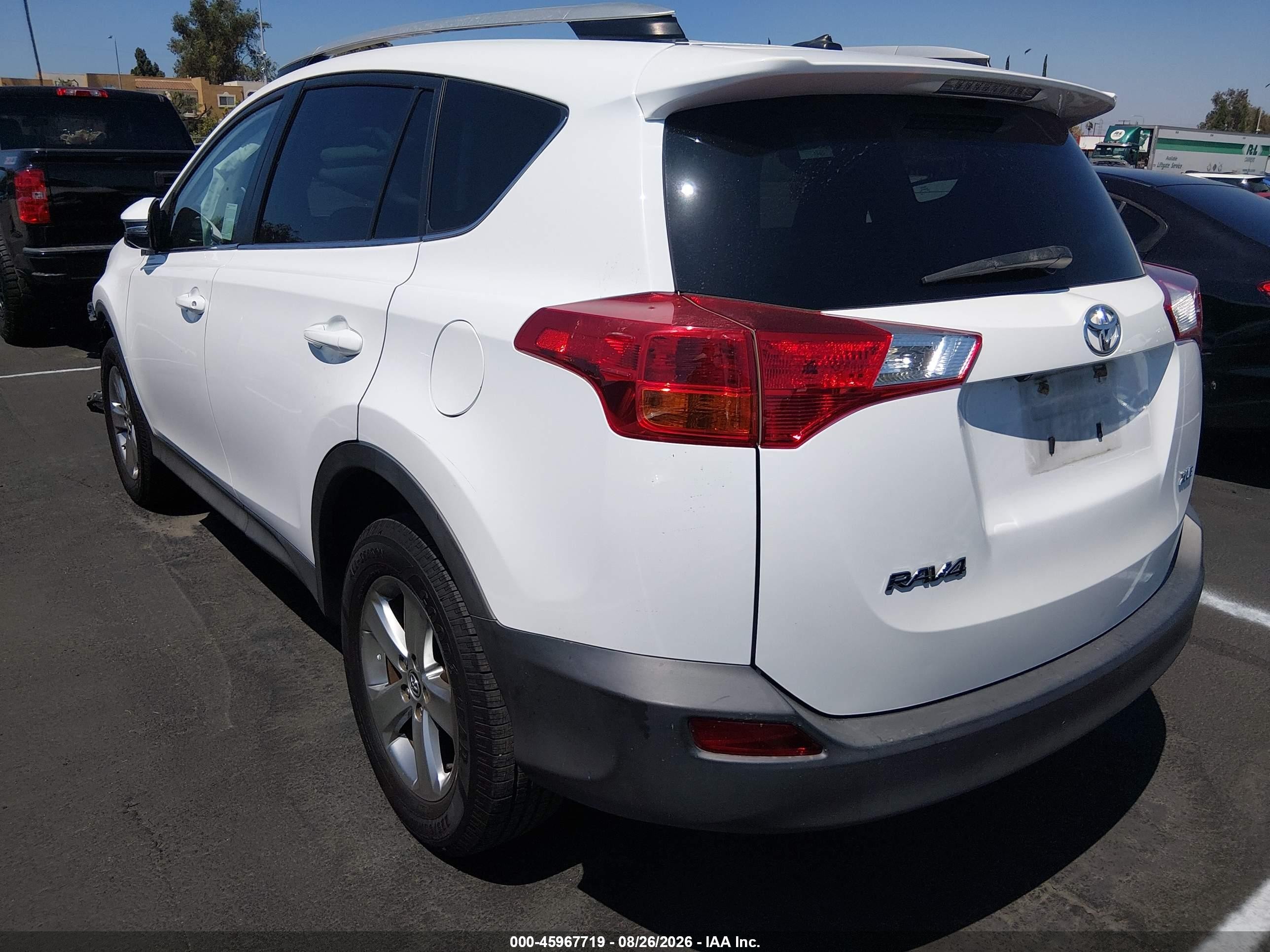 2015 Toyota Rav4 Xle White vin: 2T3WFREV9FW166426