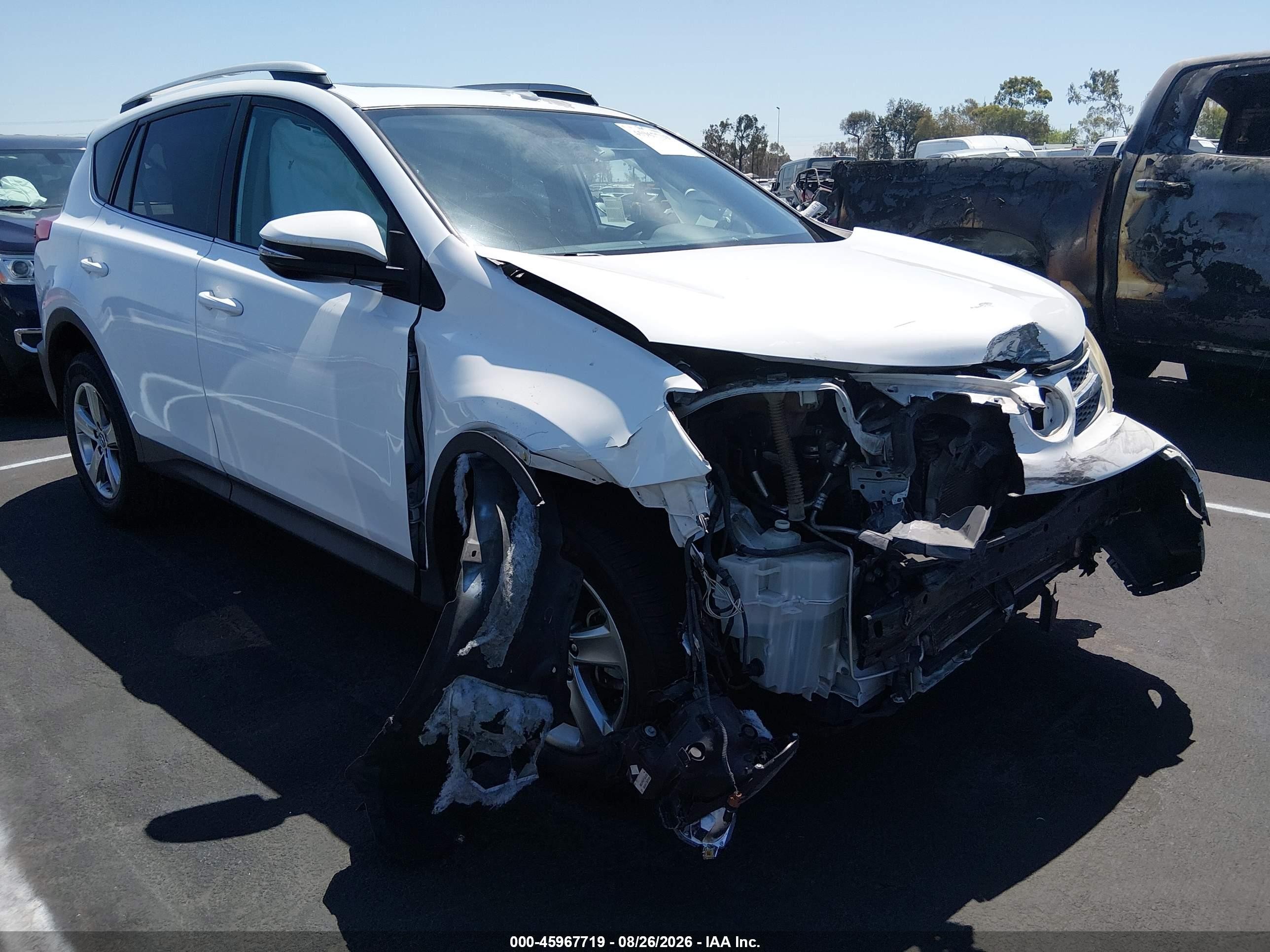 2015 Toyota Rav4 Xle White vin: 2T3WFREV9FW166426