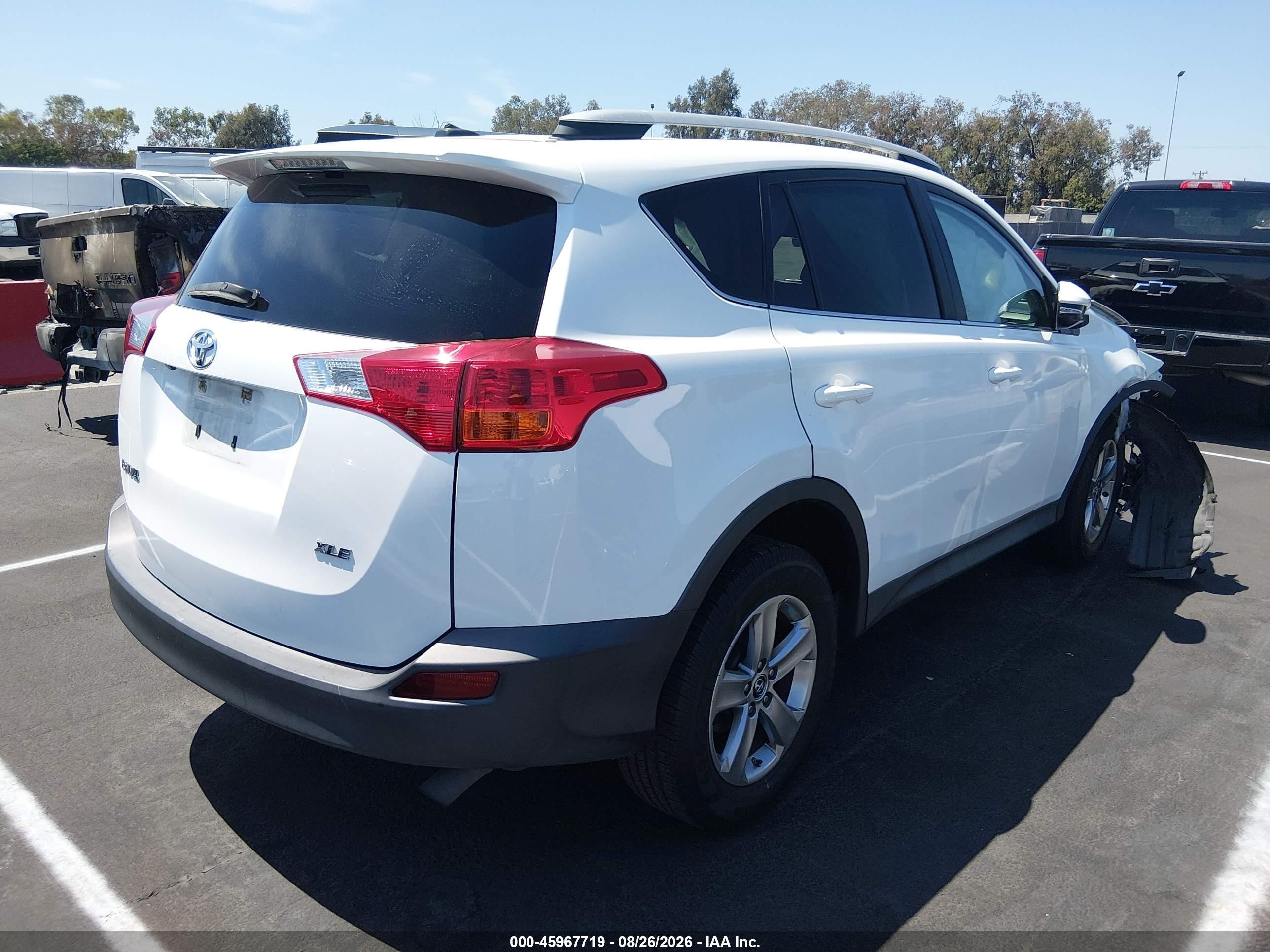 2015 Toyota Rav4 Xle White vin: 2T3WFREV9FW166426