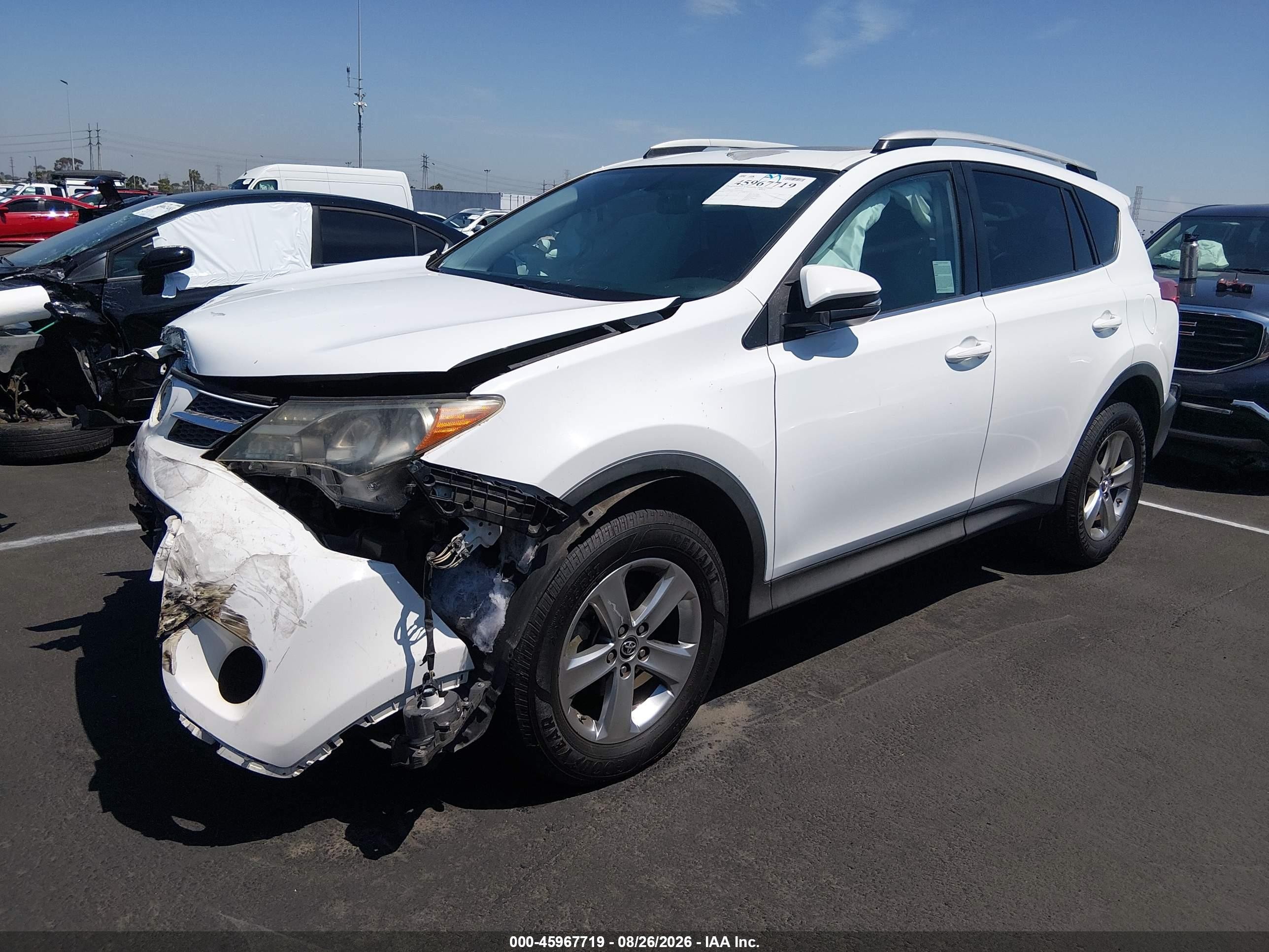 2015 Toyota Rav4 Xle White vin: 2T3WFREV9FW166426