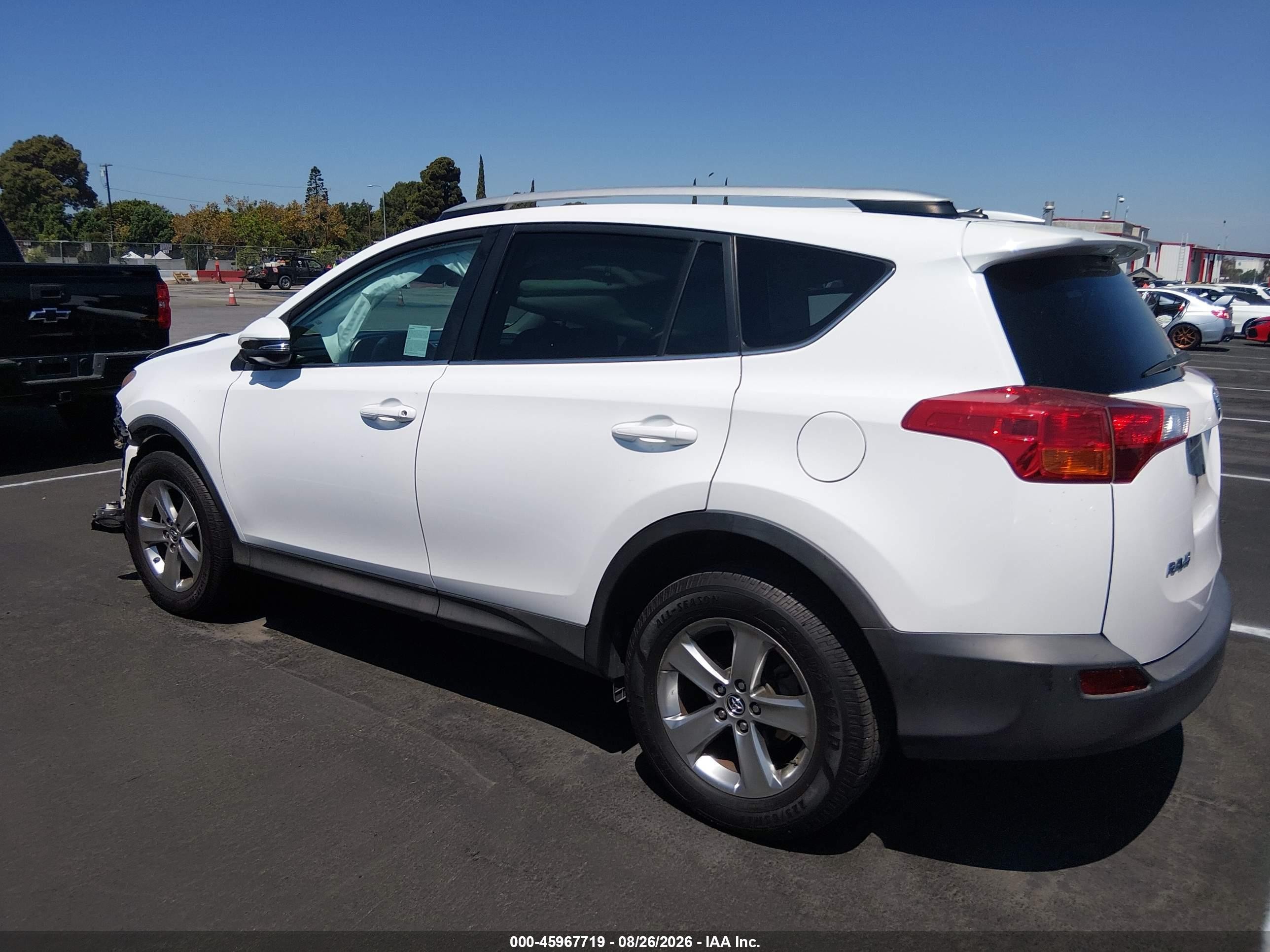2015 Toyota Rav4 Xle White vin: 2T3WFREV9FW166426