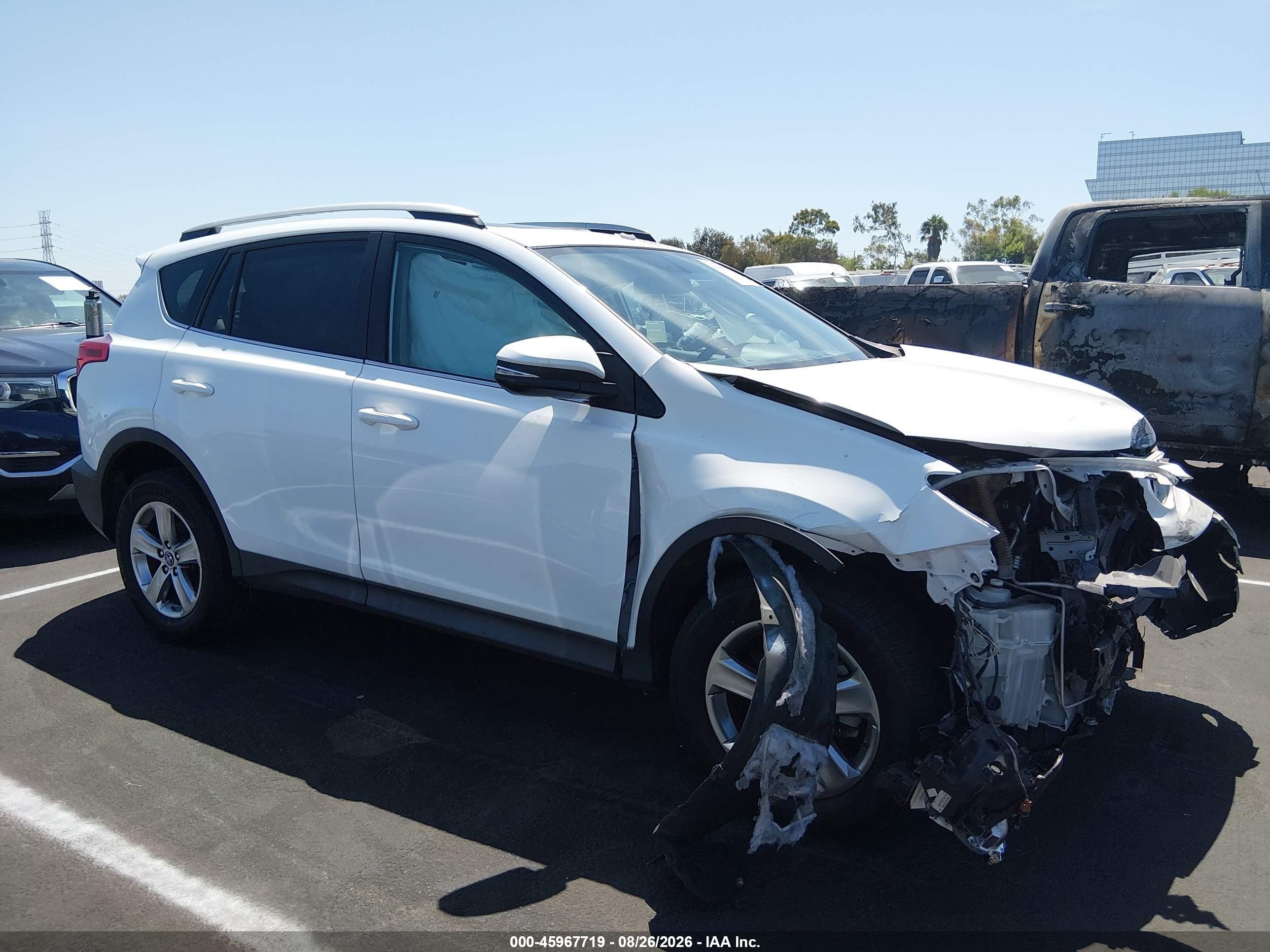 2015 Toyota Rav4 Xle White vin: 2T3WFREV9FW166426