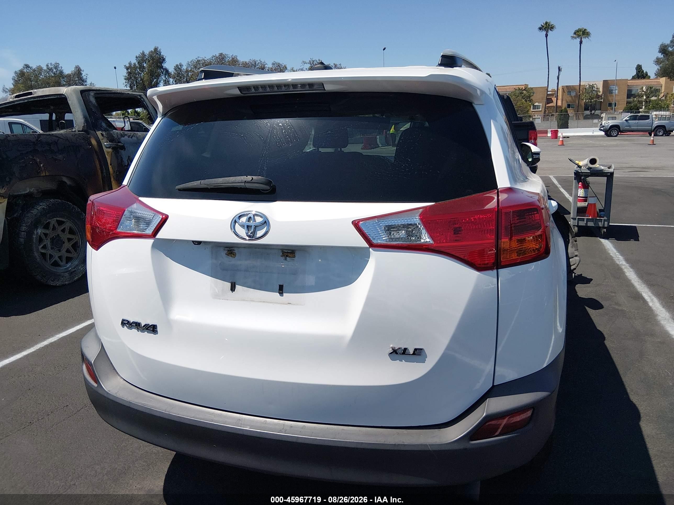 2015 Toyota Rav4 Xle White vin: 2T3WFREV9FW166426