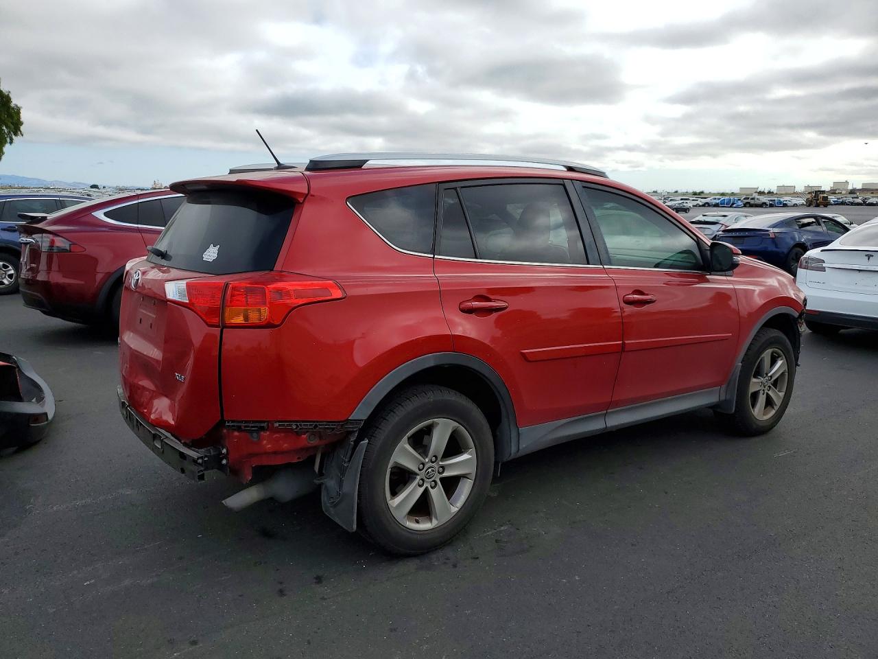 2015 Toyota Rav4 Xle Красный vin: 2T3WFREV9FW181539