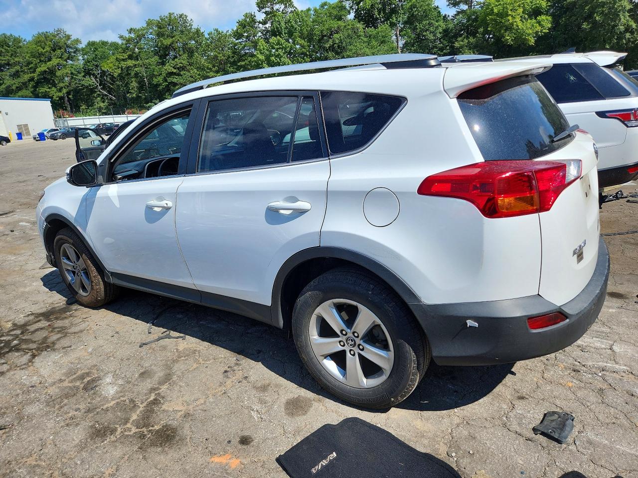 2015 Toyota Rav4 Xle White vin: 2T3WFREV9FW182464