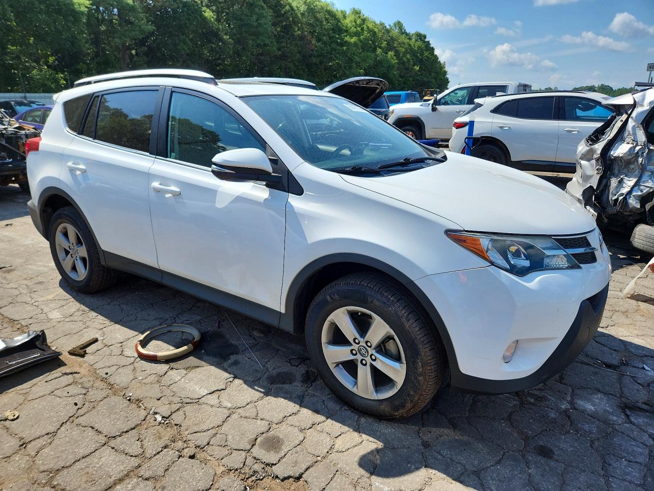 2015 Toyota Rav4 Xle White vin: 2T3WFREV9FW182464